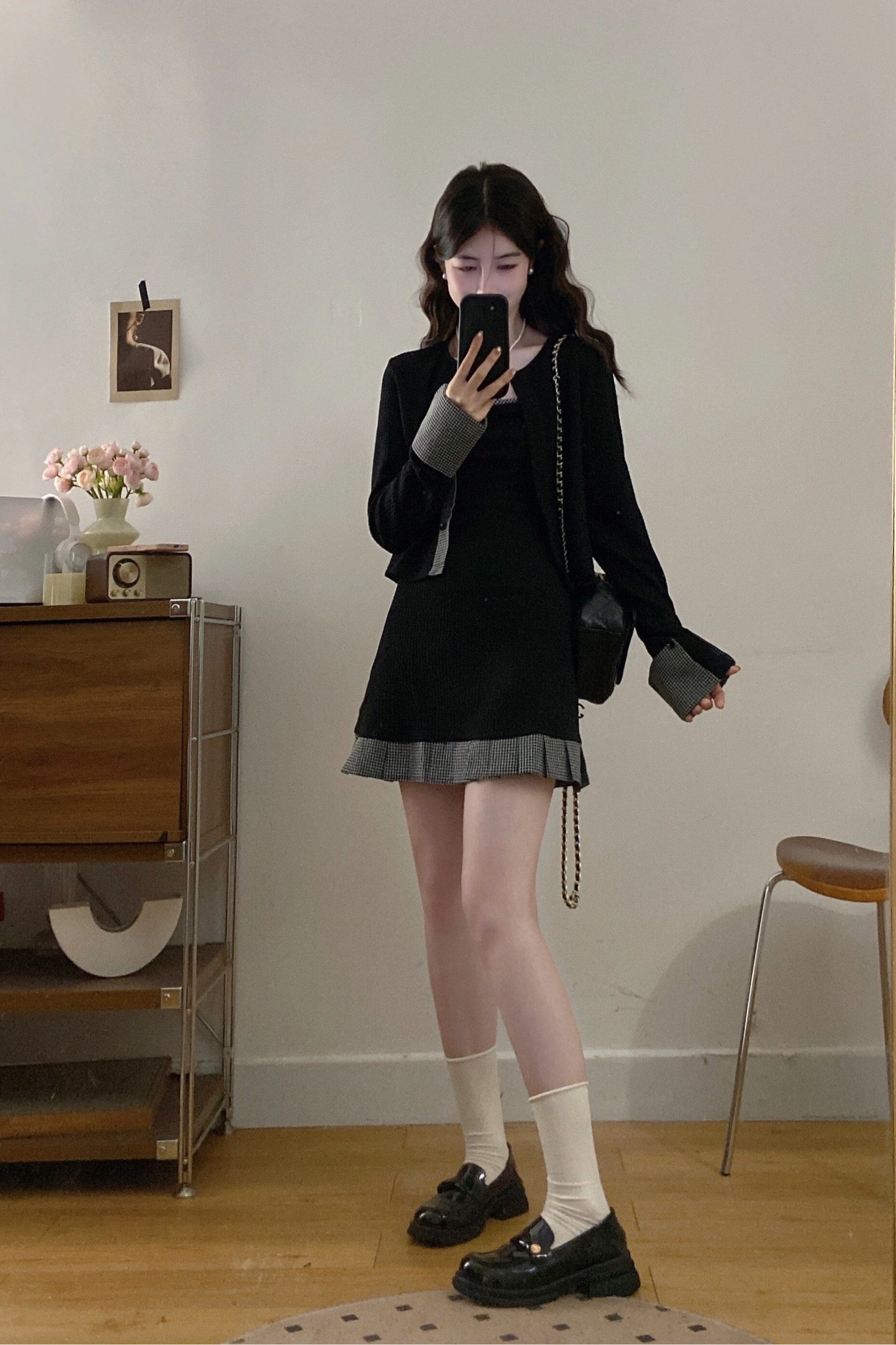 B47(3068短) 短款韩系气质拼边格纹下摆小百褶边吊带裙与开衫黑套装 