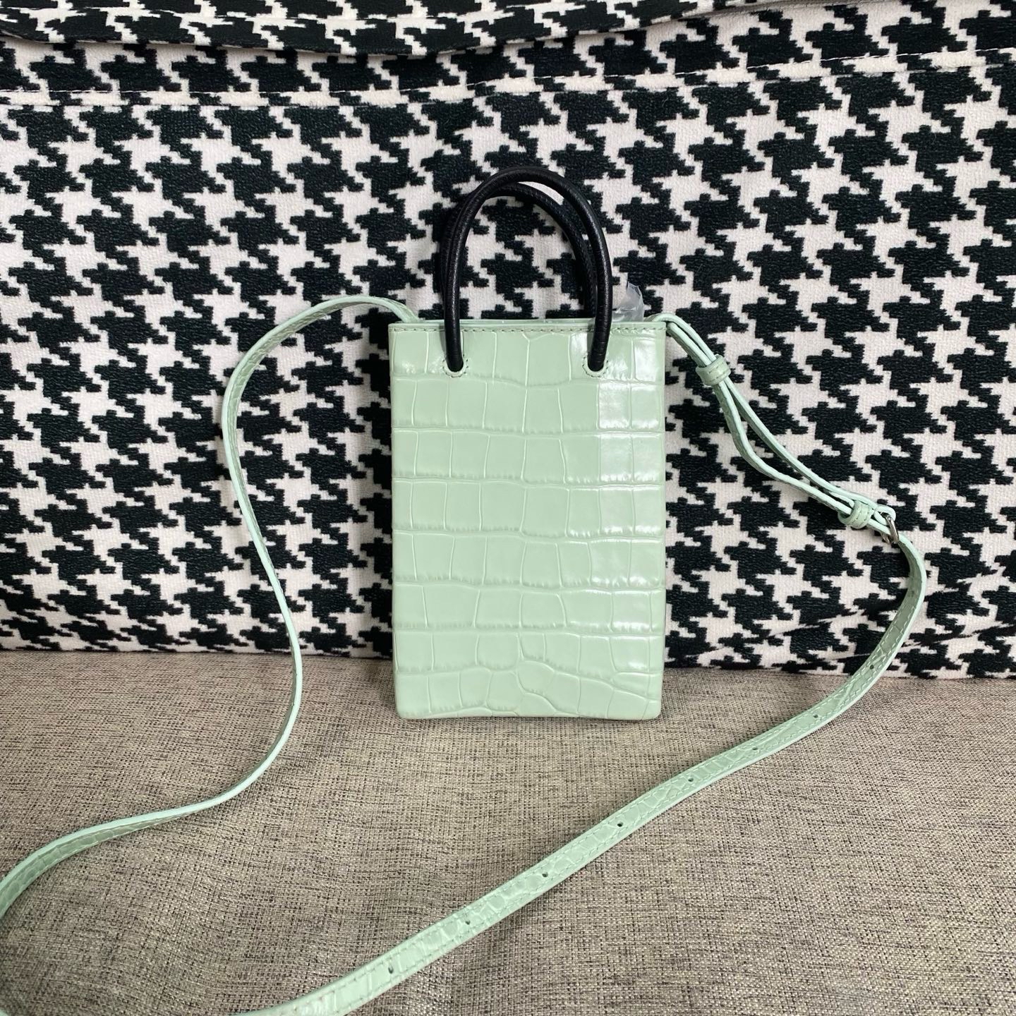 【預訂貨品】巴黎世家薄荷綠全皮鰐魚壓紋手機包