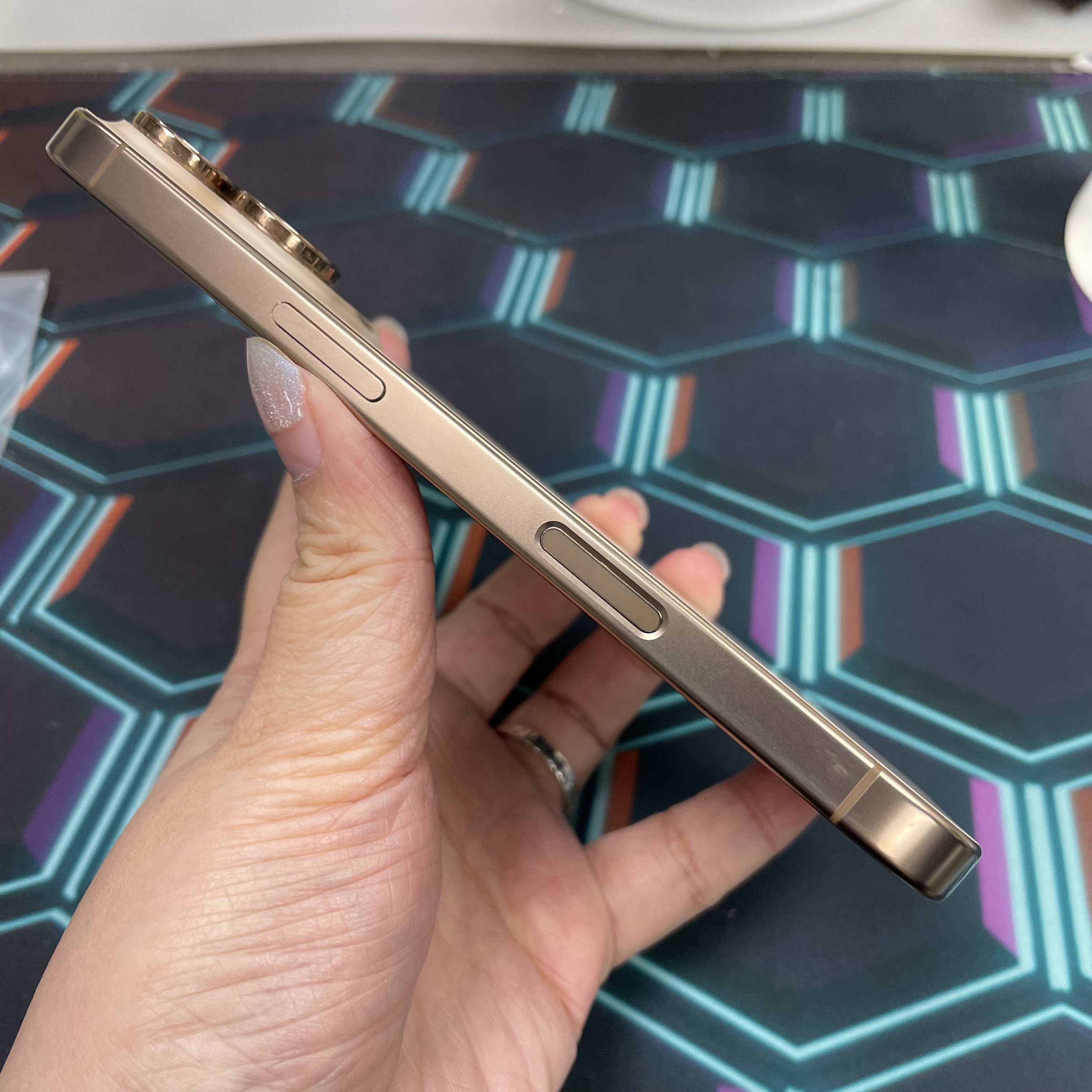 *7562。16 Pro 勁靚機 256GB 電91 沙色 gold