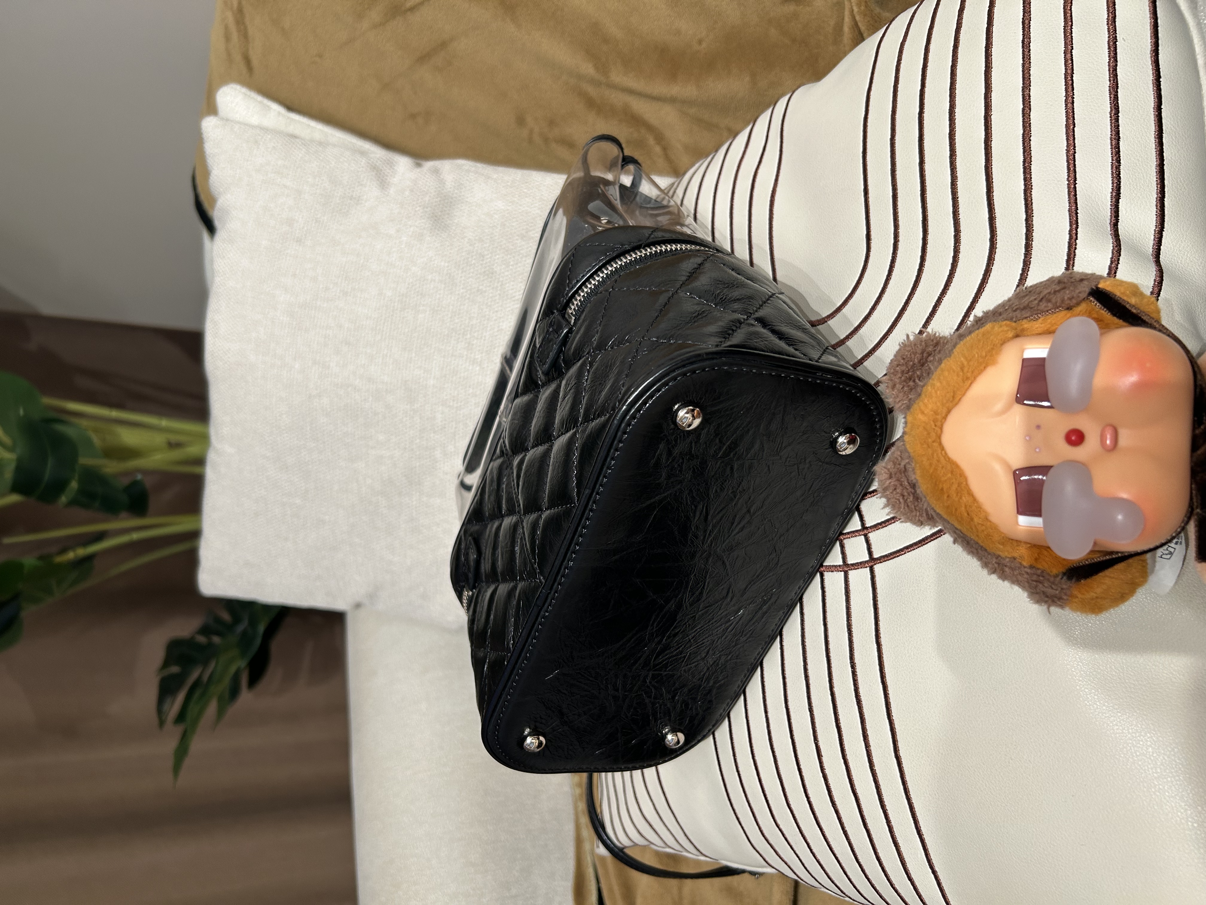 Chanel PVC油蠟牛皮 shoulder bag 100%Authentic, 98%New ✅25貼✅Dust bag