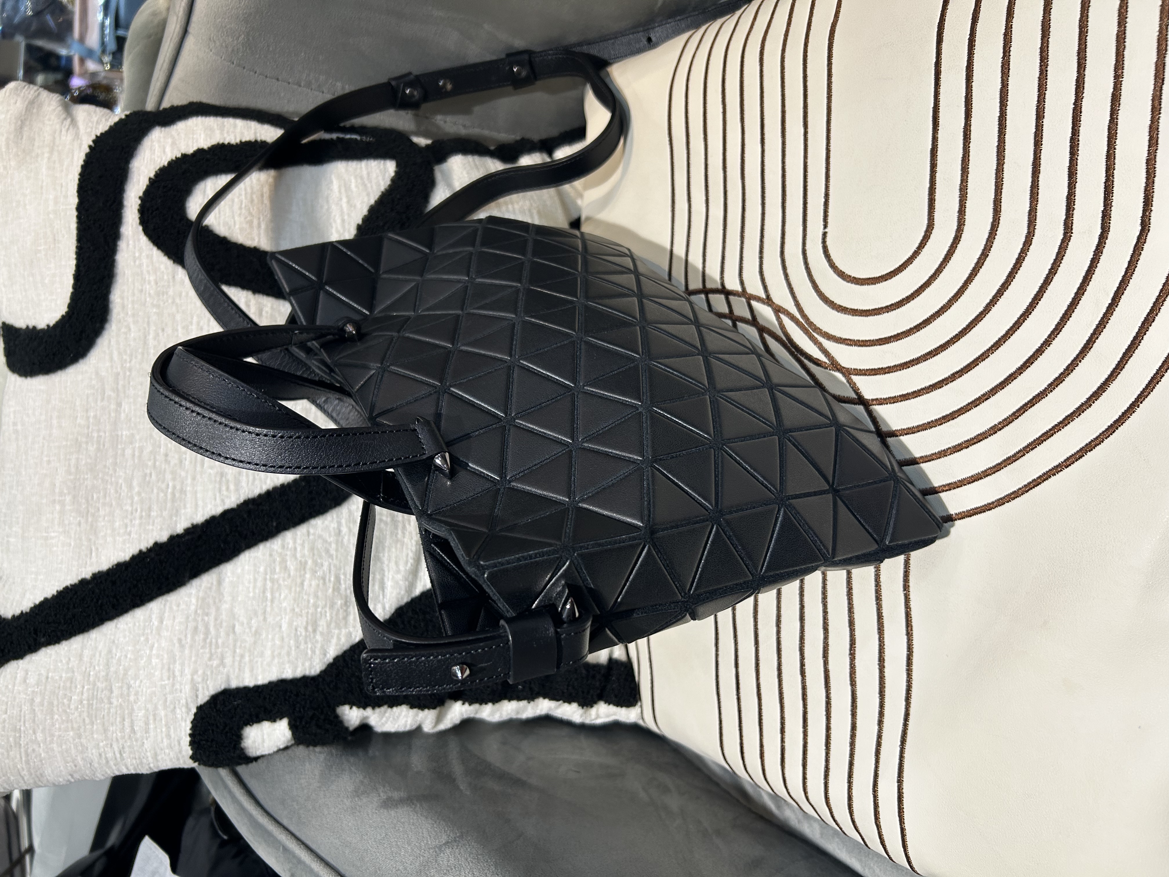 Issey Miyake Bao Bao Tonneau Matte Crossbody Bag 啞黑色牛皮
