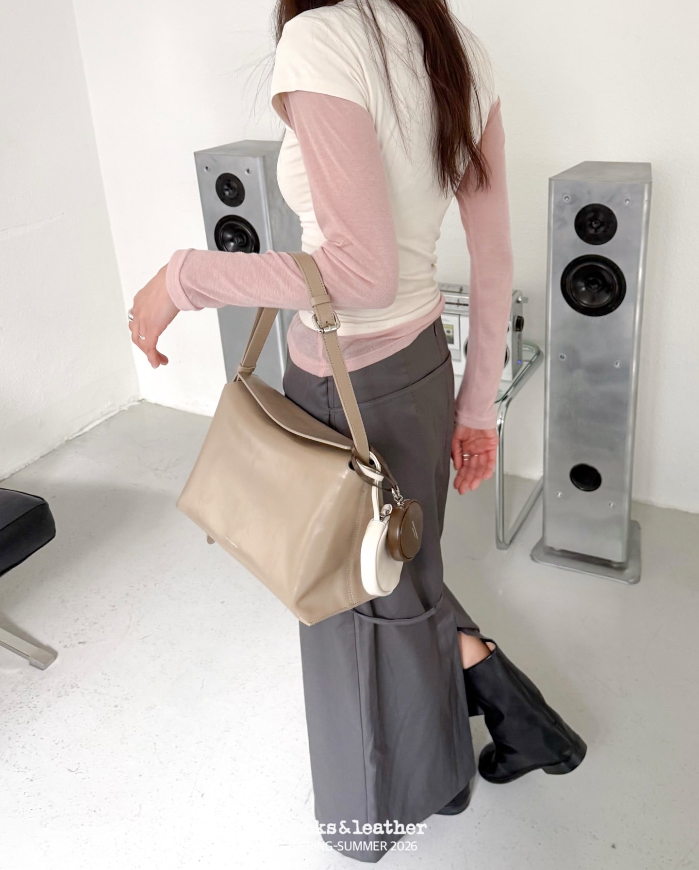 【26SS新皮】預訂_牛皮亮面 Bread bag 磁吸枕頭包 (L) By Bucks & leather