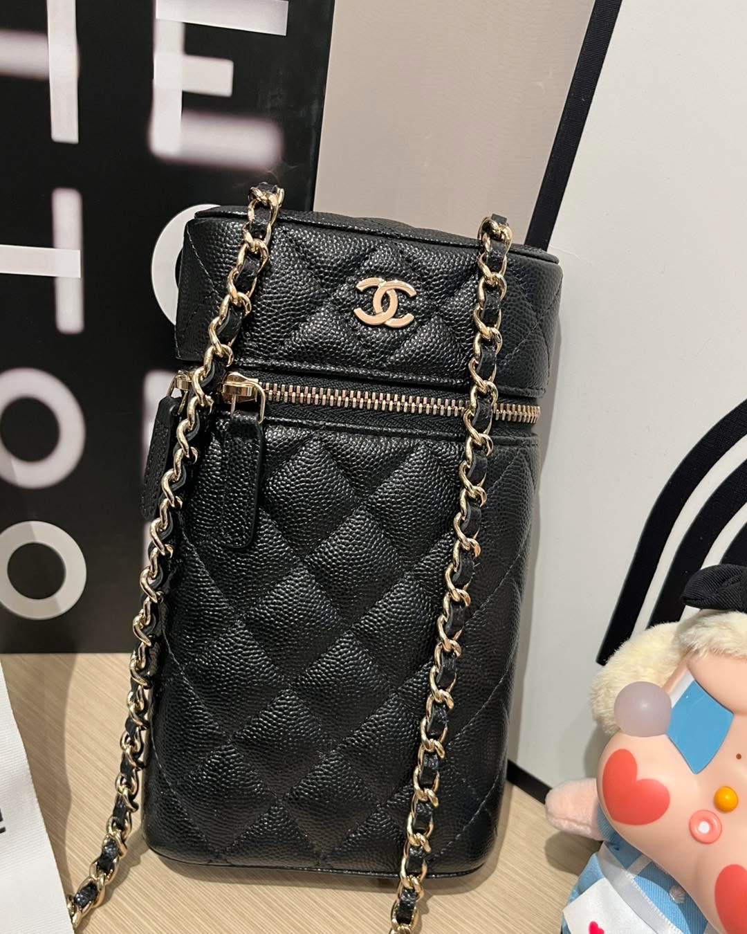 Chanel clutch on chain 黑色魚子醬牛皮金扣，100%Authentic ,99%new ✅31CARD✅dust bag✅盒