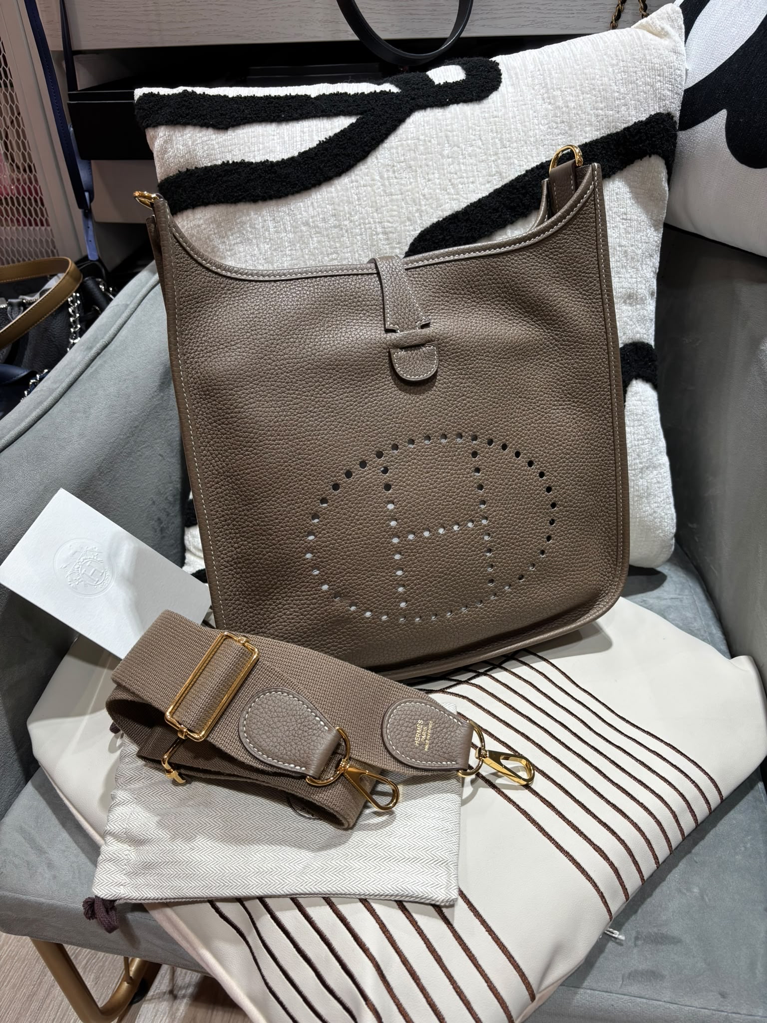 Hermes Evelyne 29 Stamp D Etoupe 大象灰金扣 100%Authentic, 98%New ✅Dust bag✅Box