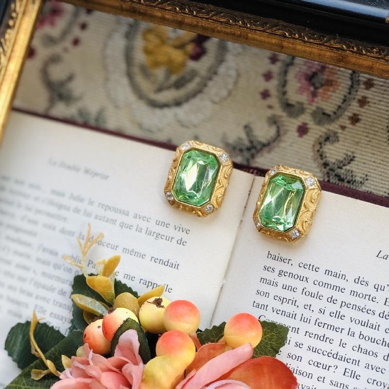 Classic 1980s Peridot Green Faceted Glass Statement Earrings(MT1877-6)