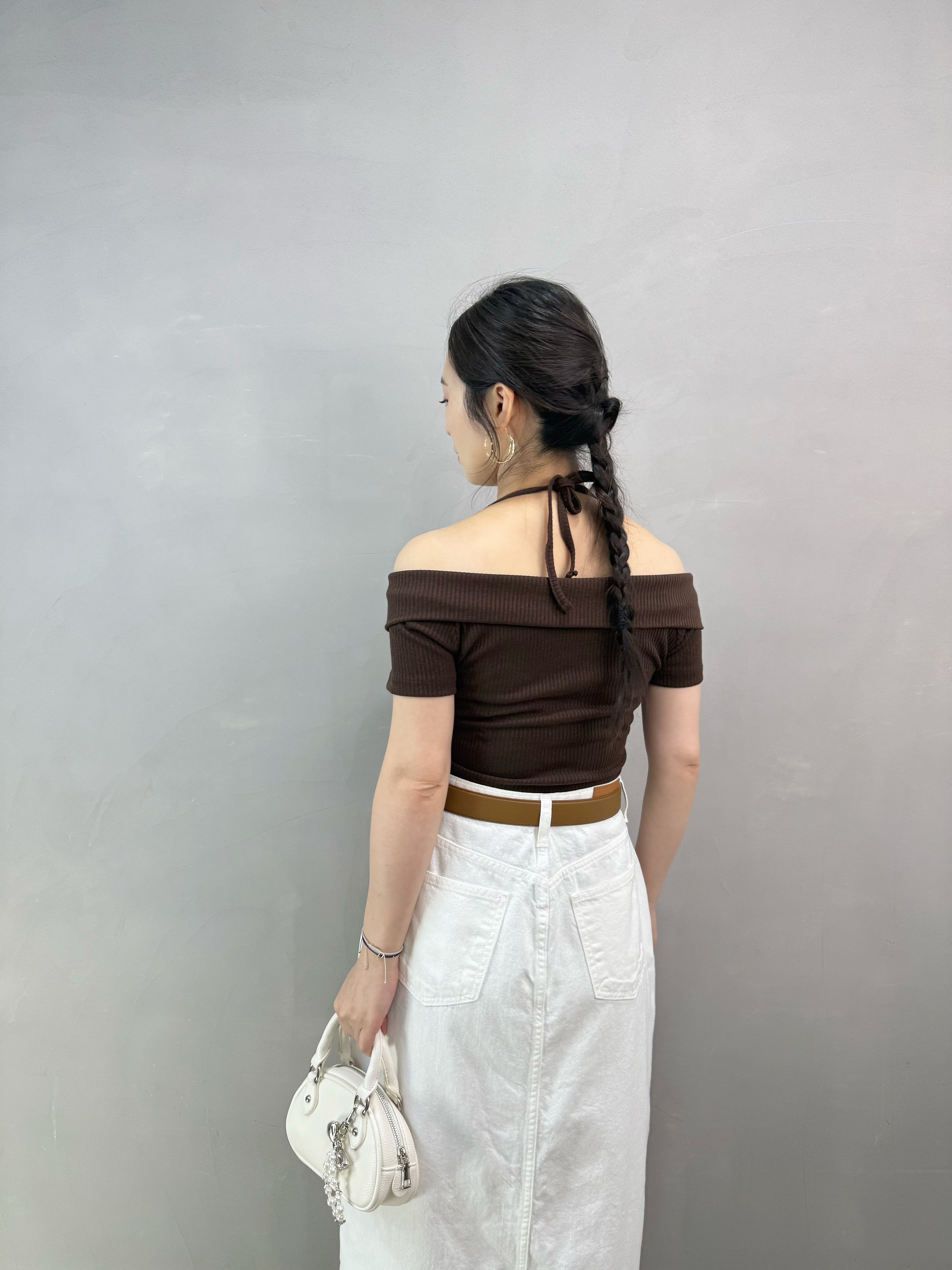 A01 設計感一字領Top