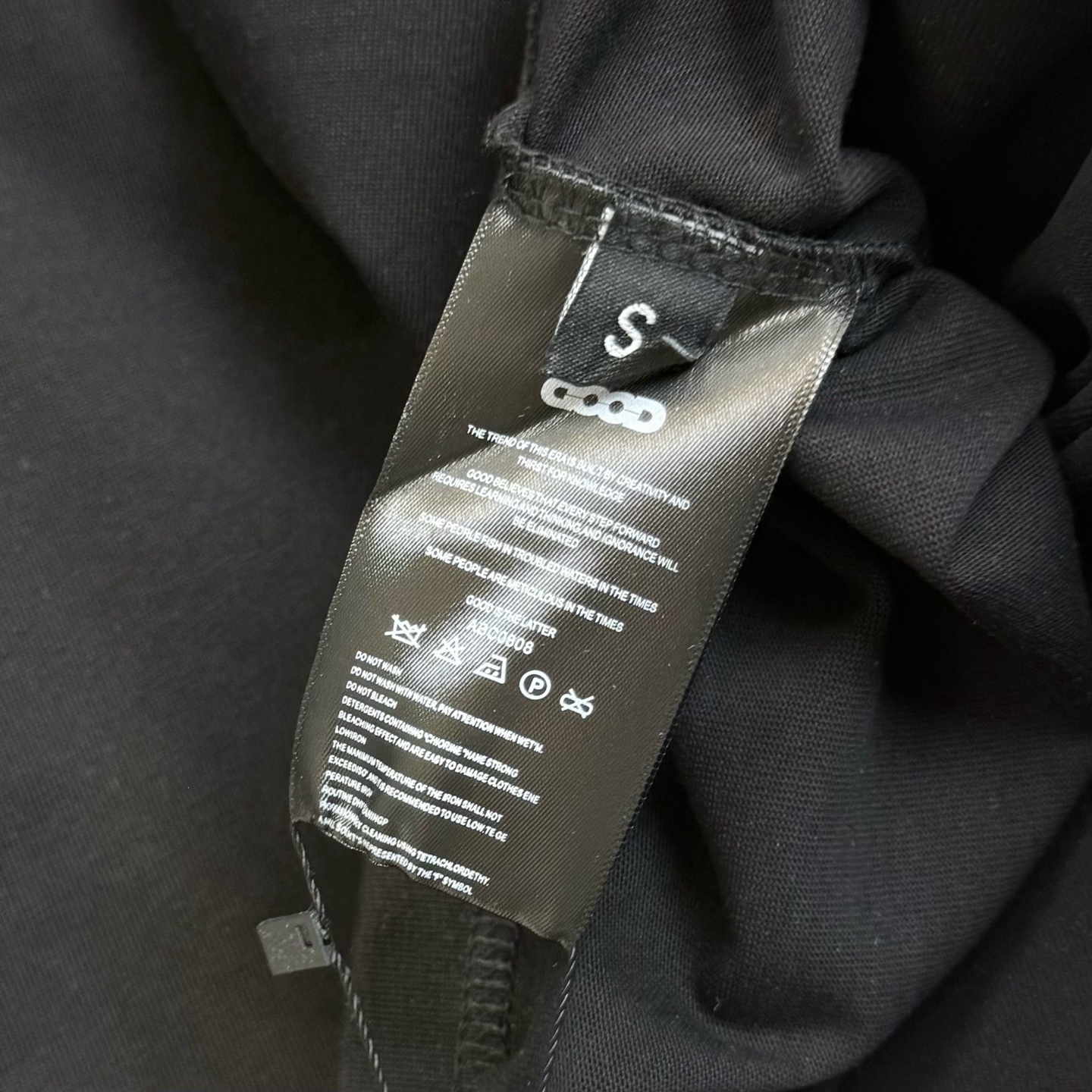 GOODBRANDFragmented Metal Logo S/S Tee