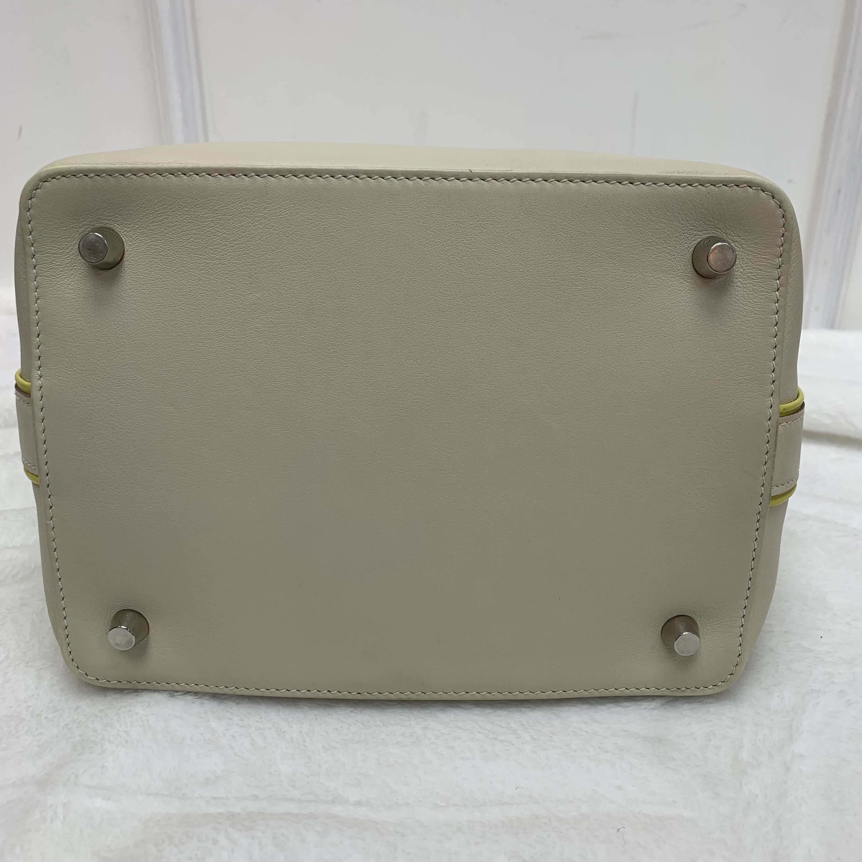 Hermes Toolbox 20 牛奶盒奶昔白拼檸檬黃