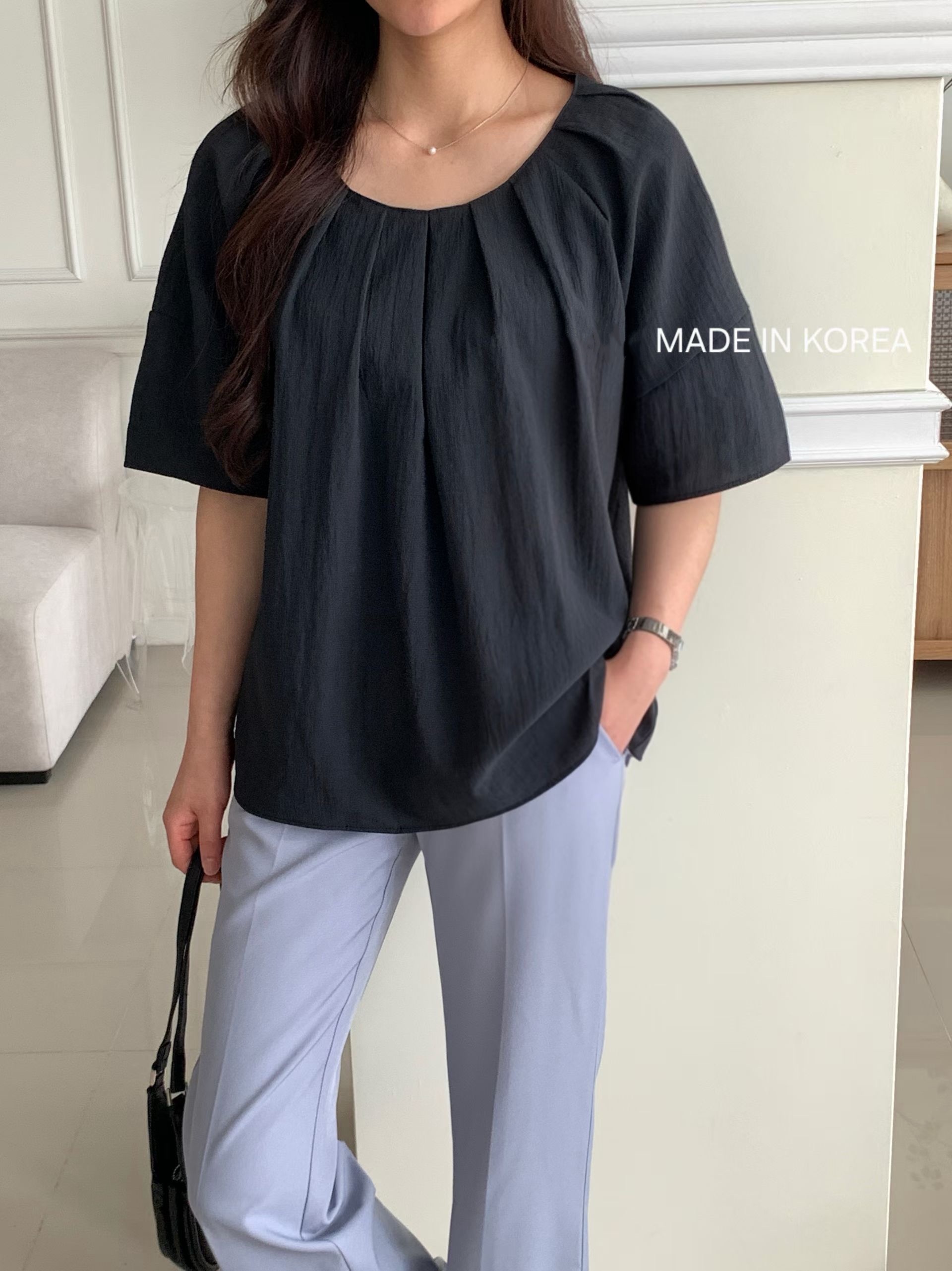 G6593 壓紋布料打皺top