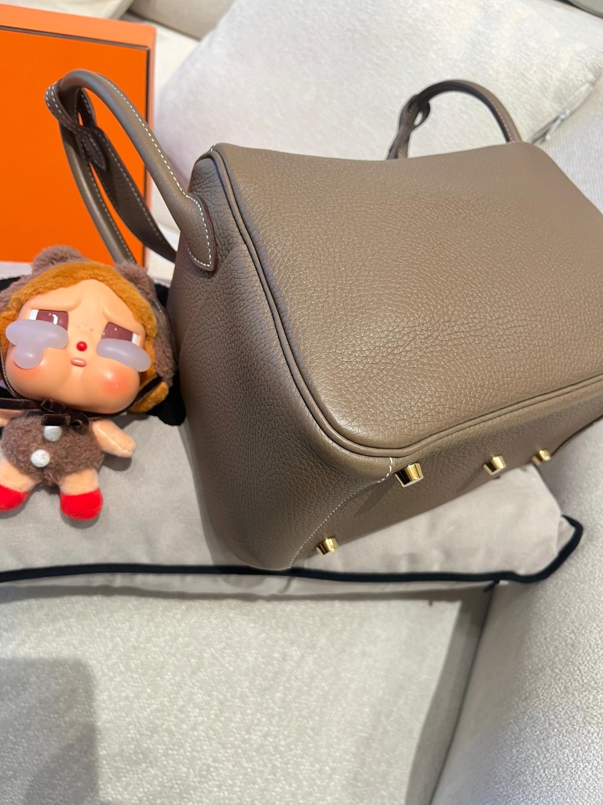 Hermes Lindy 26 Stamp Z 大象灰金扣 100%Authentic, 98%New ✅Dust bag✅Box