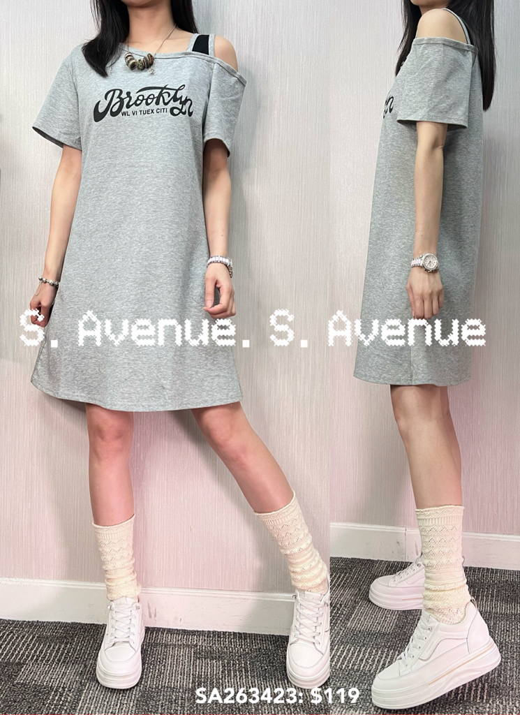 SA263423: 短袖側露膊英文字A字op