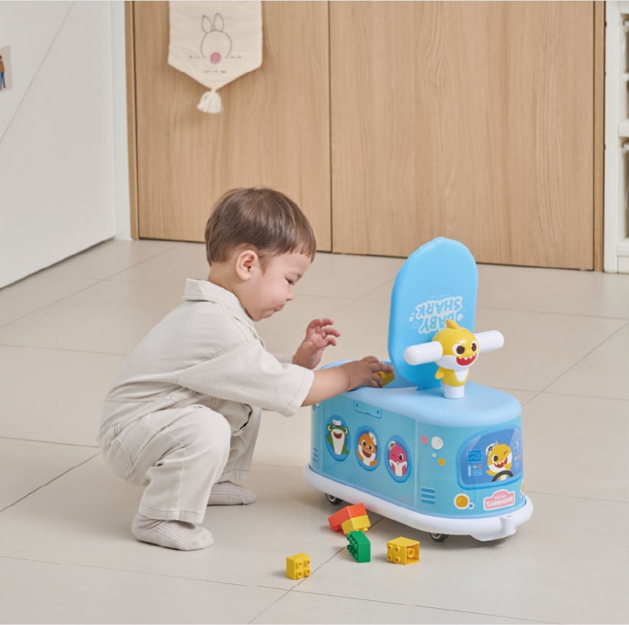 ⭐預計約3月中寄出⭐鯊魚寶寶 3D巴士造型音樂滑步車_PF761