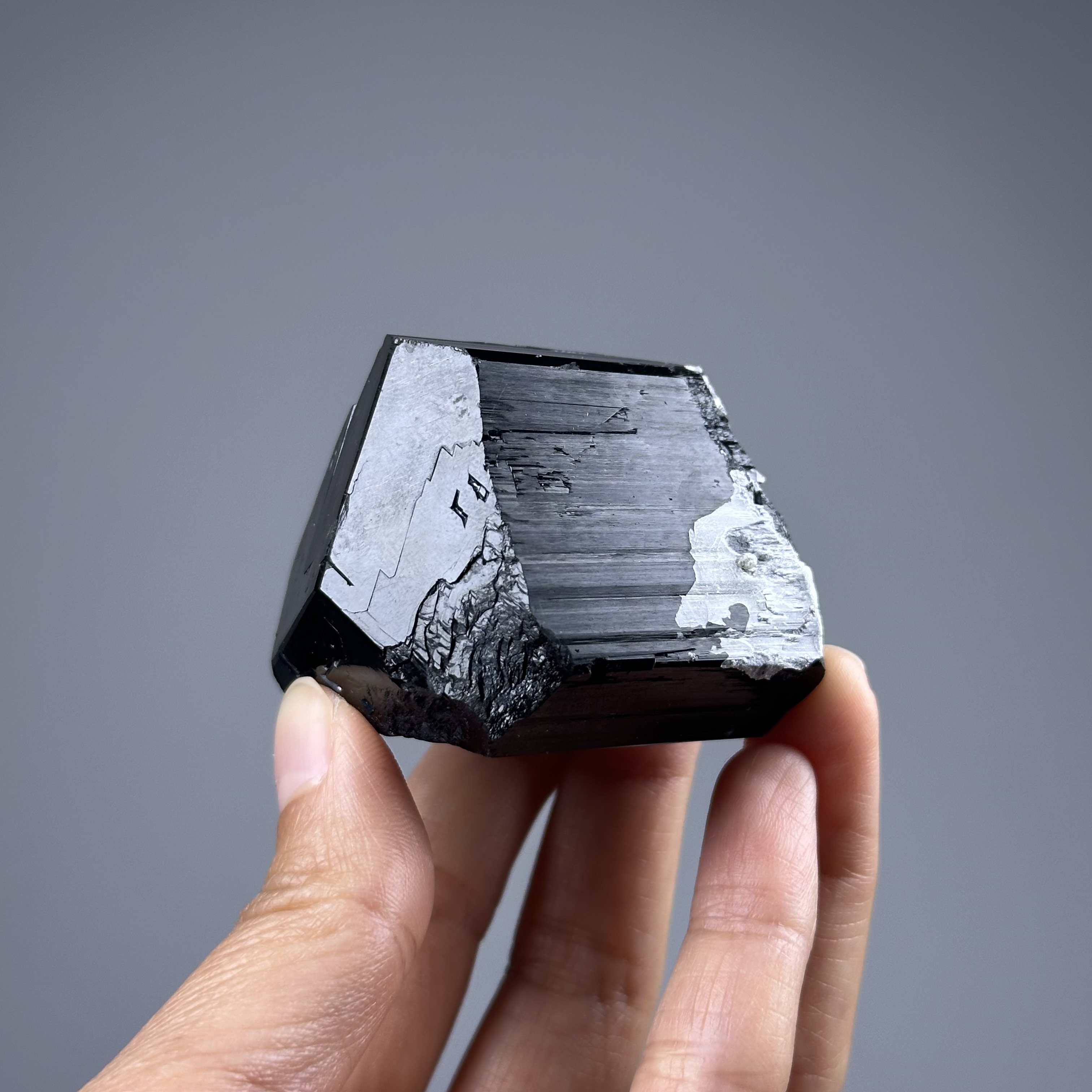 黑碧璽與玉滴石 - Schorl and Hyalite DR103