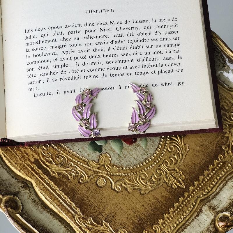 C.a. 1950s Lavender Enamel Foliage Clip Earrings (MT940)