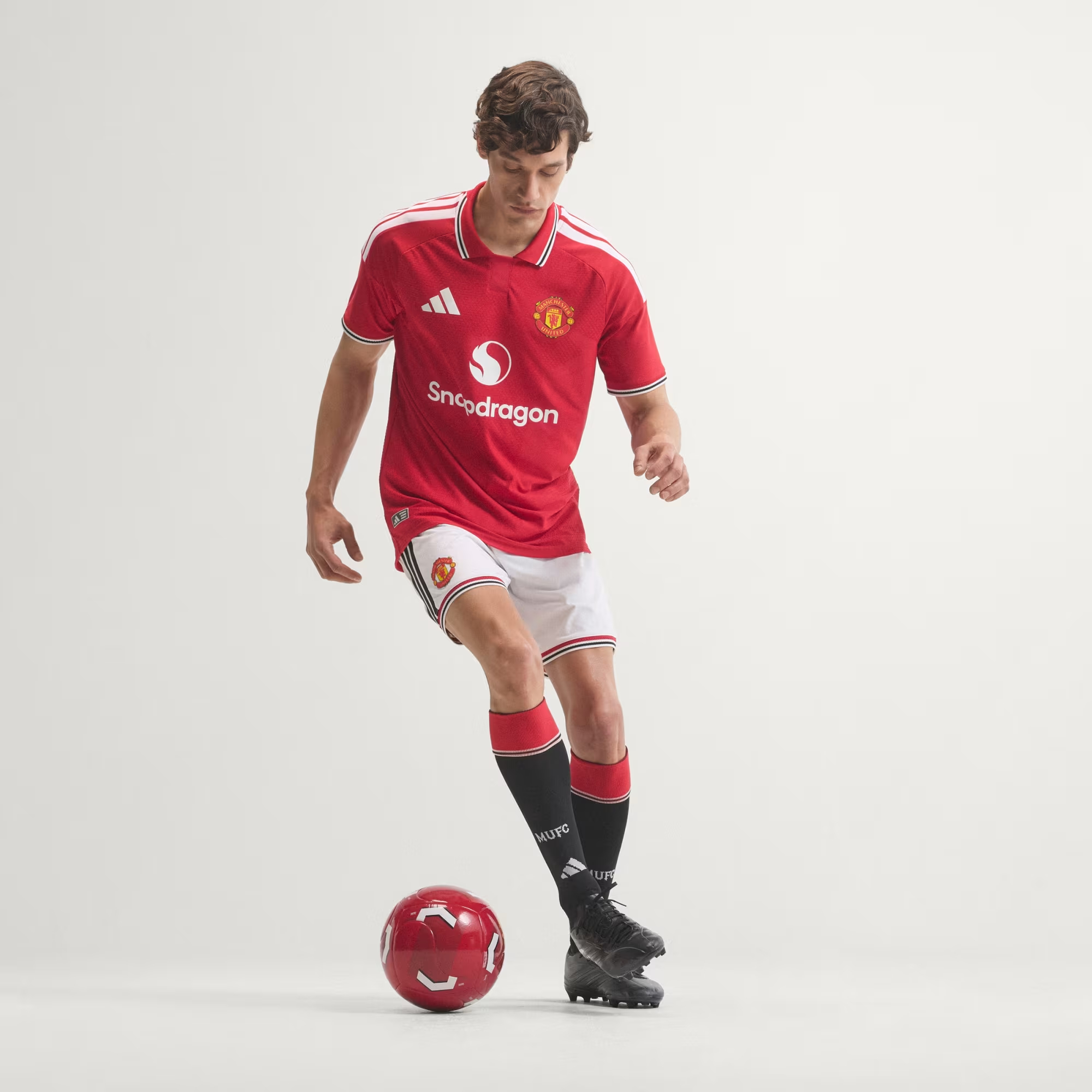 重現七十年代紅魔榮光 Adidas Manchester United 曼聯 2026-27 主場球員版球衣 (可加印字章) KA6868