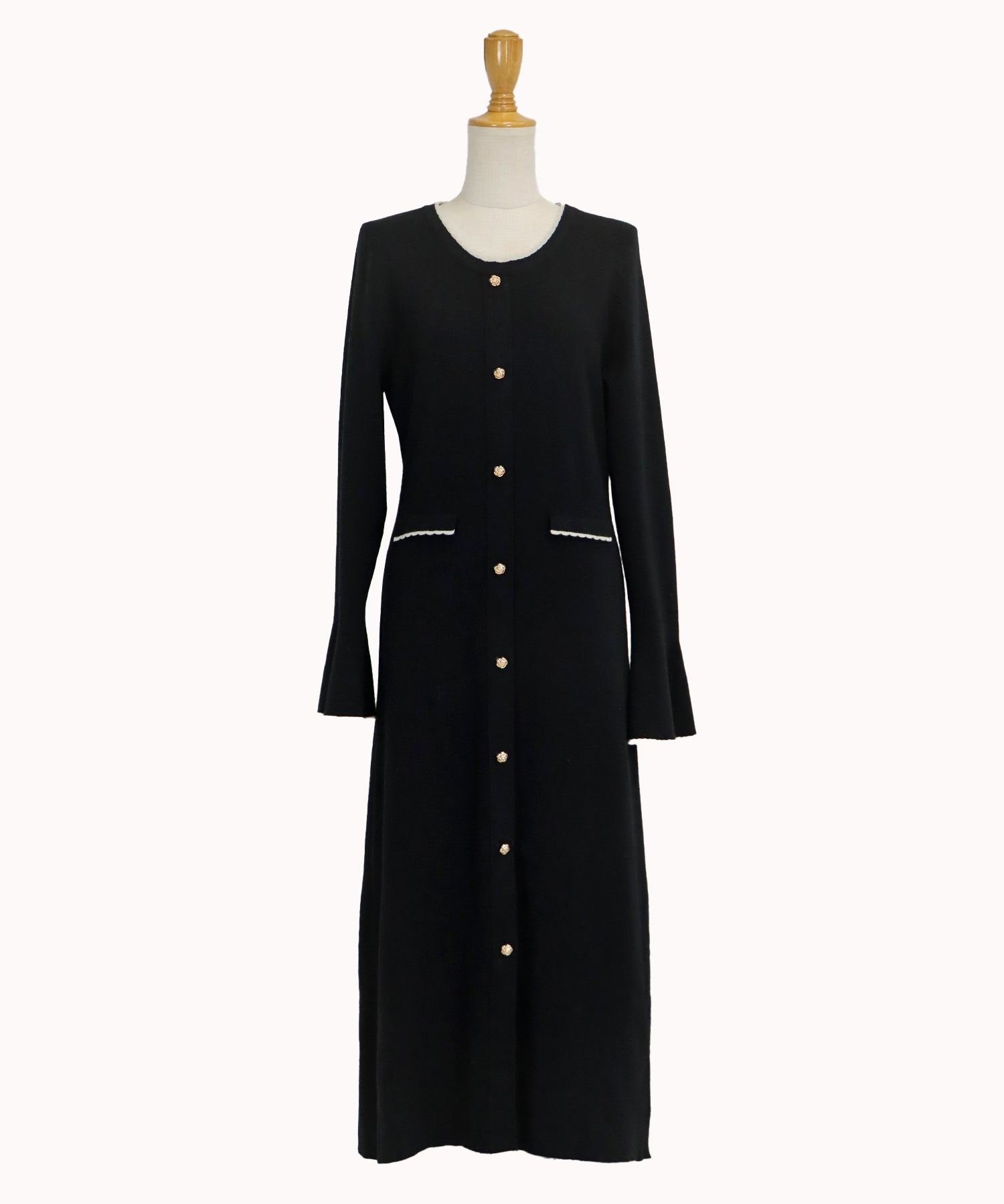 <限量現貨> 溫柔知性．小花邊拼色金鈕Knit Dress * black