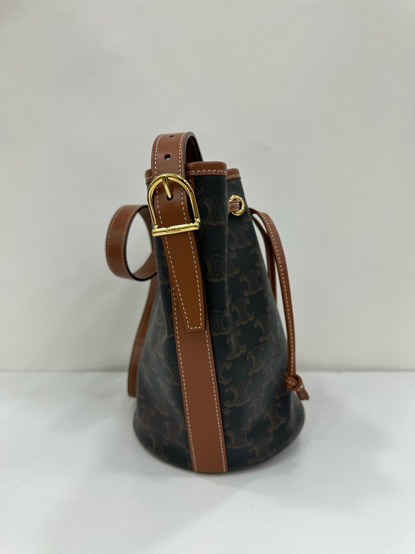 直播貨品 |  [1個-$100 2個-$300］E03