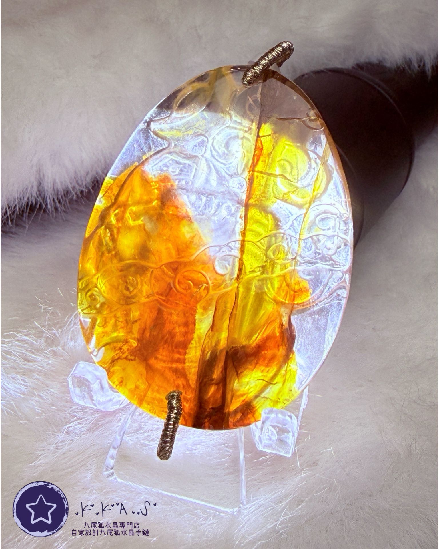 K00141 黃膠花 靠山修仙狐 - 吊墜/手牌兩用款