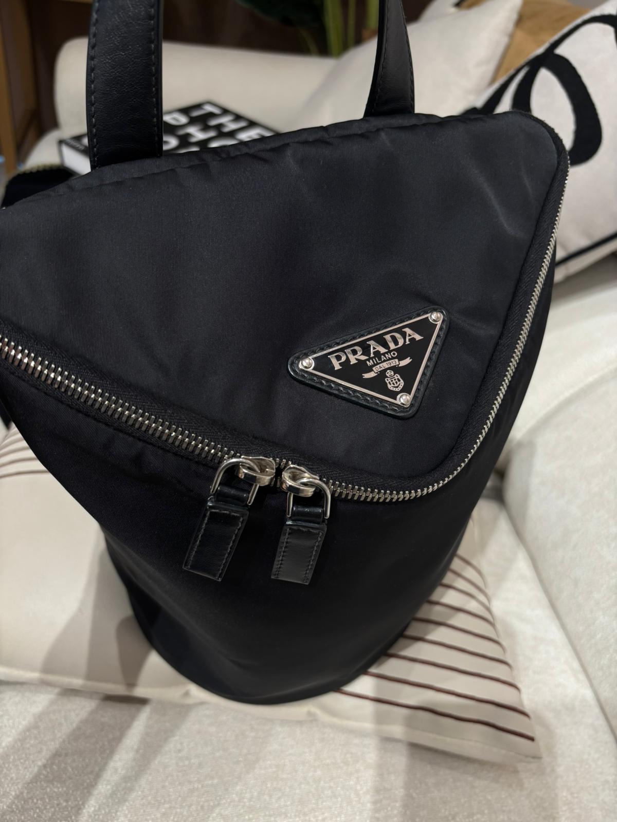 PRADA 普拉達 Black Re-Nylon Shoulder Bag 2VZ096 Sling bag 100%Authentic,98%new ✅dust bag 💎尖沙咀中港城門市  