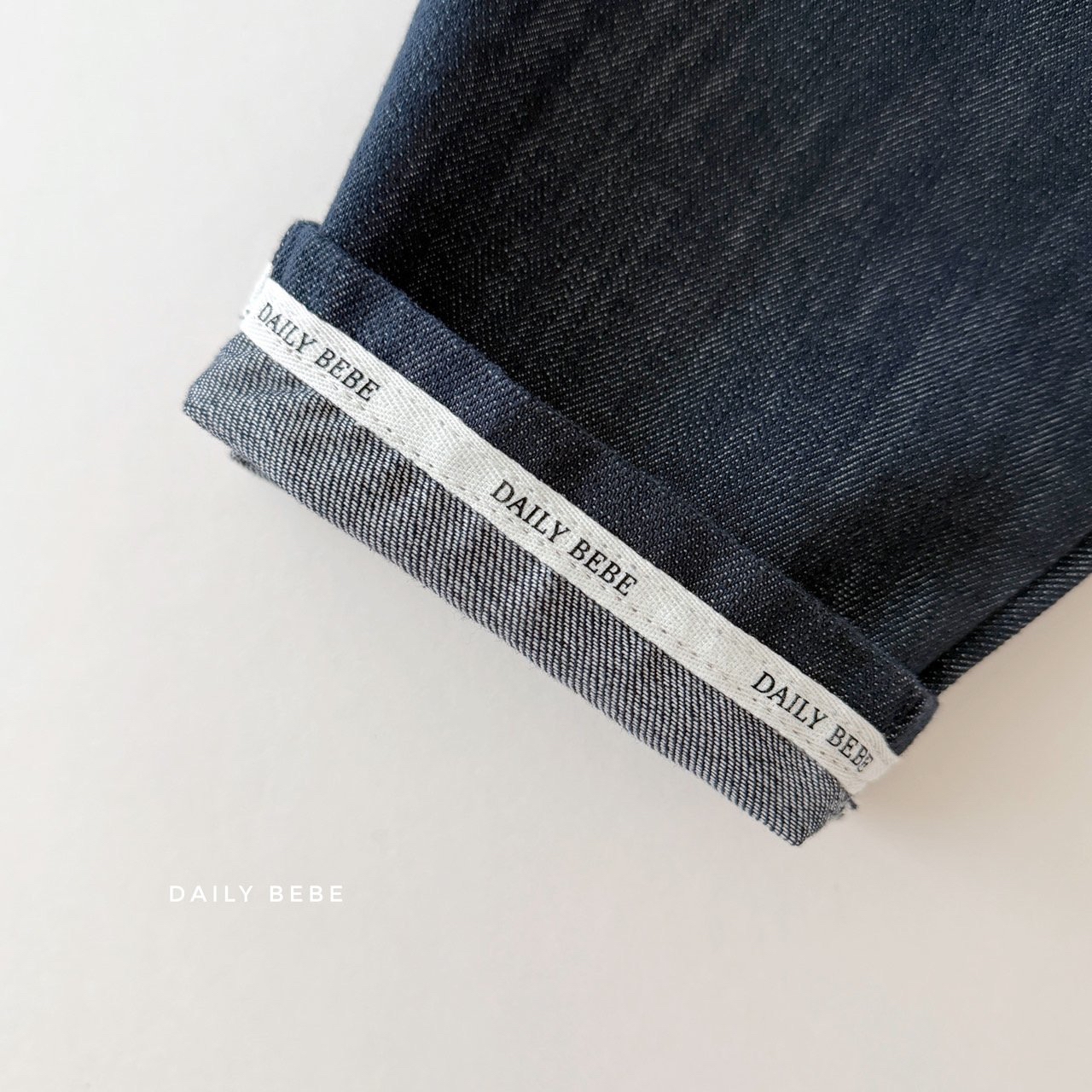 Dailybebe | Rolled-up Raw Denim