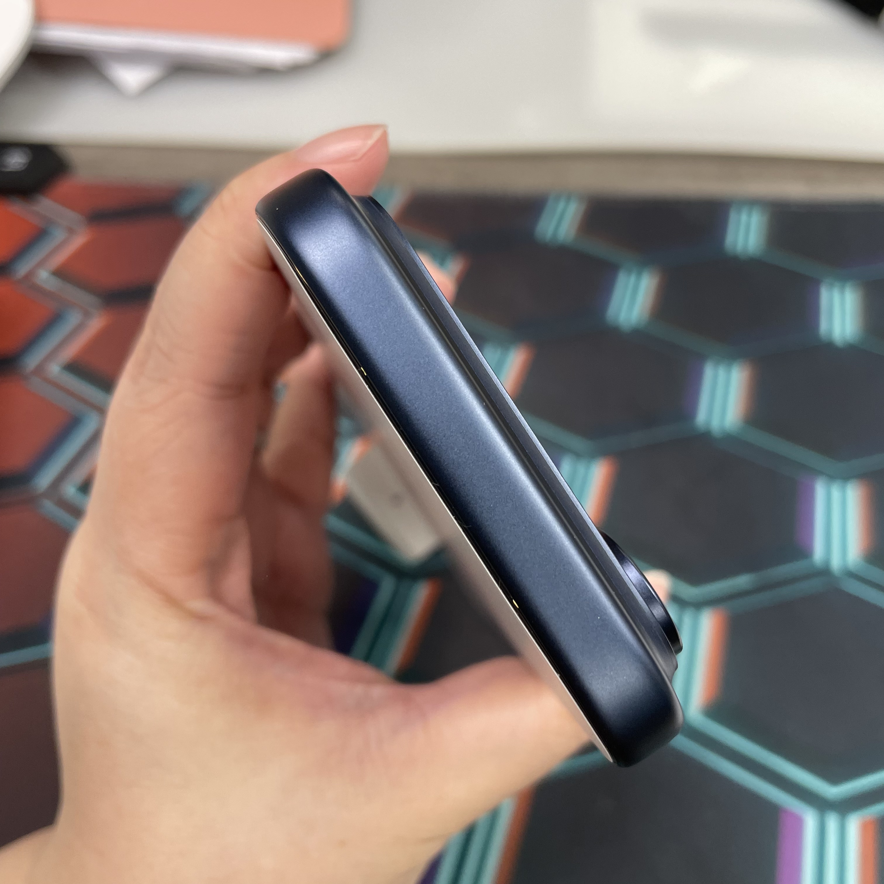 *8195 17 Pro 全新質素256GB 電100 藍色 blue