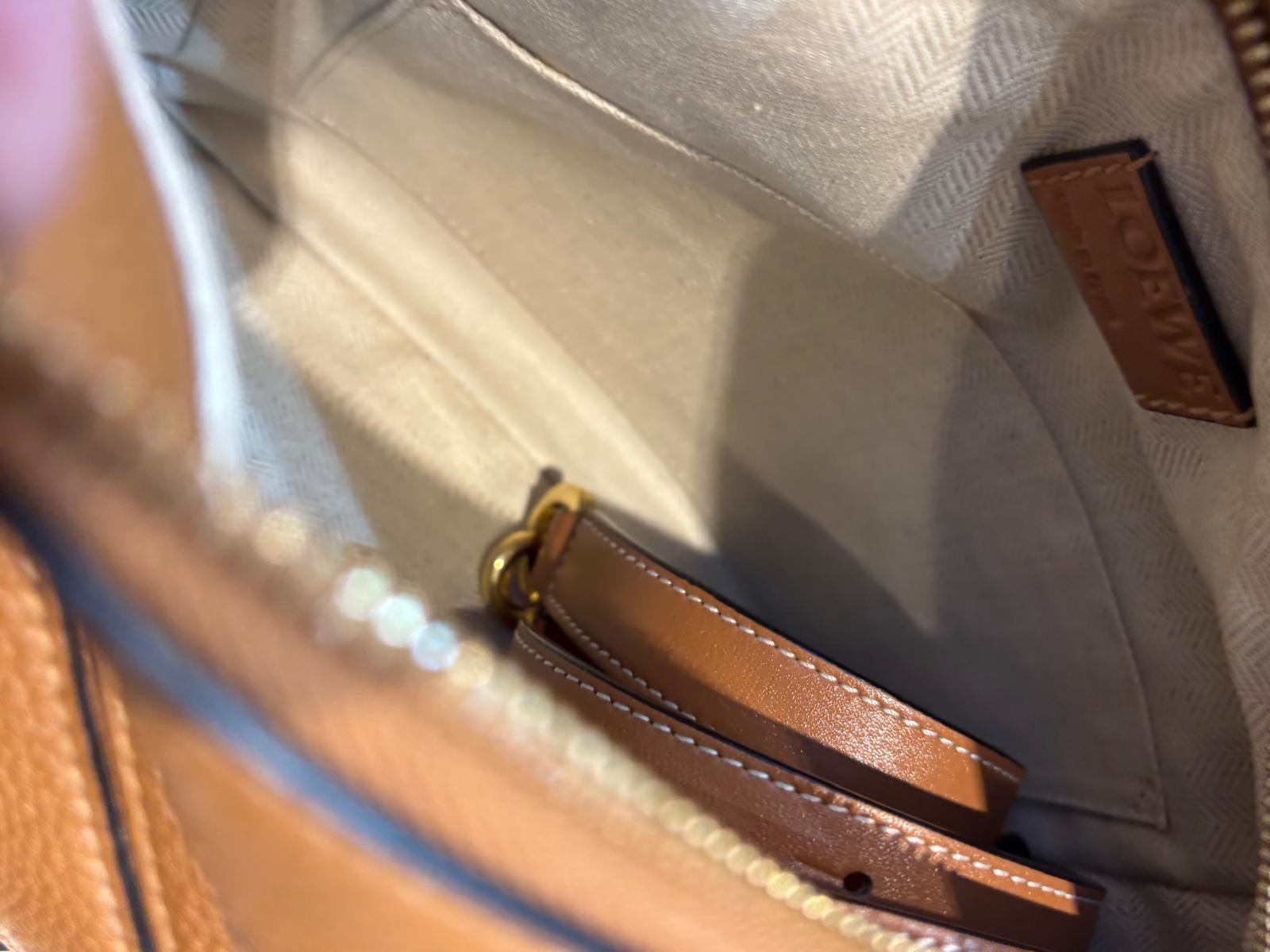 Loewe Puzzle Small Tan Calfskin 100%Authentic, 98%New ✅Tap✅Booklet✅Dust bag