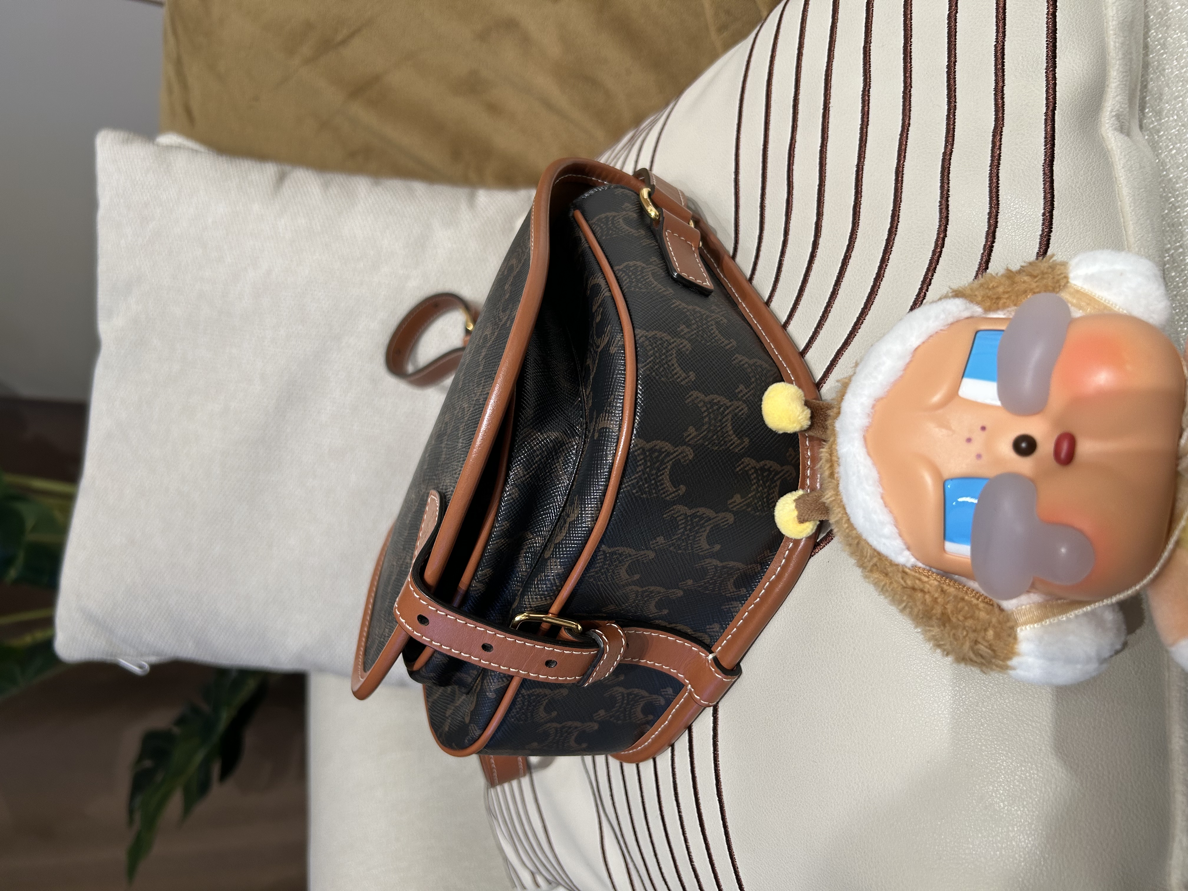 CELINE FOLCO medium Crossbody Bag 100%Authentic, 99%New✅收據✅dust bag