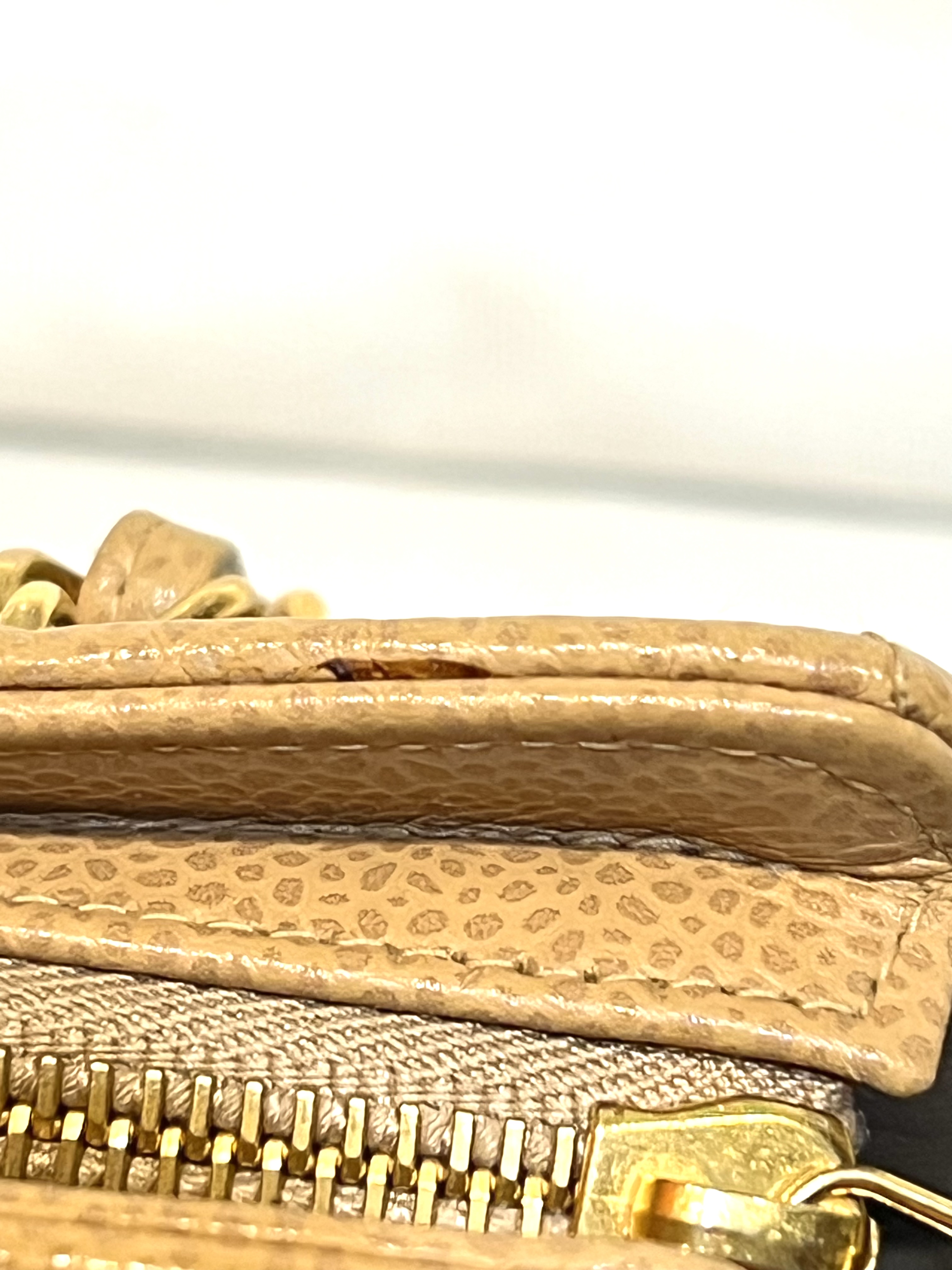 Pre-Owned Chanel Petite Shopping Tote / Product Code: 26041116