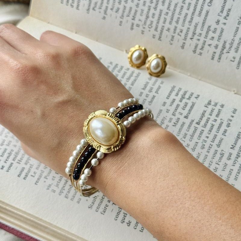 Vintage Black-and-White Elegance Cuff Bracelet with Faux Pearl(MT2410)