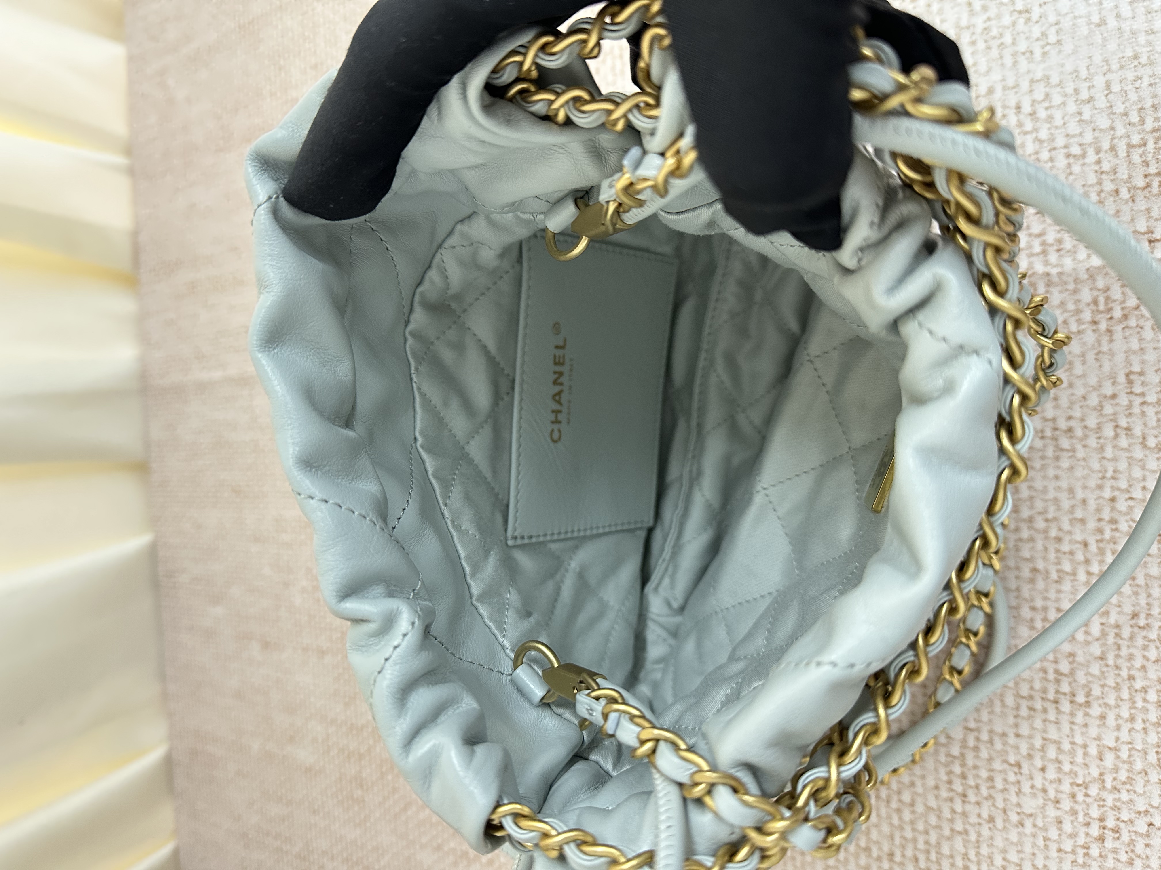 Pre-owned Chanel 22 handbag/ Product Code: 26040609