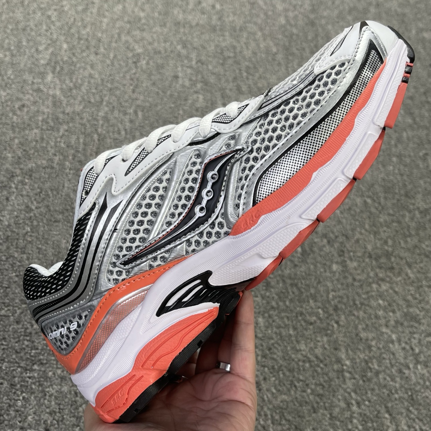 Saucony ProGrid Omni 9