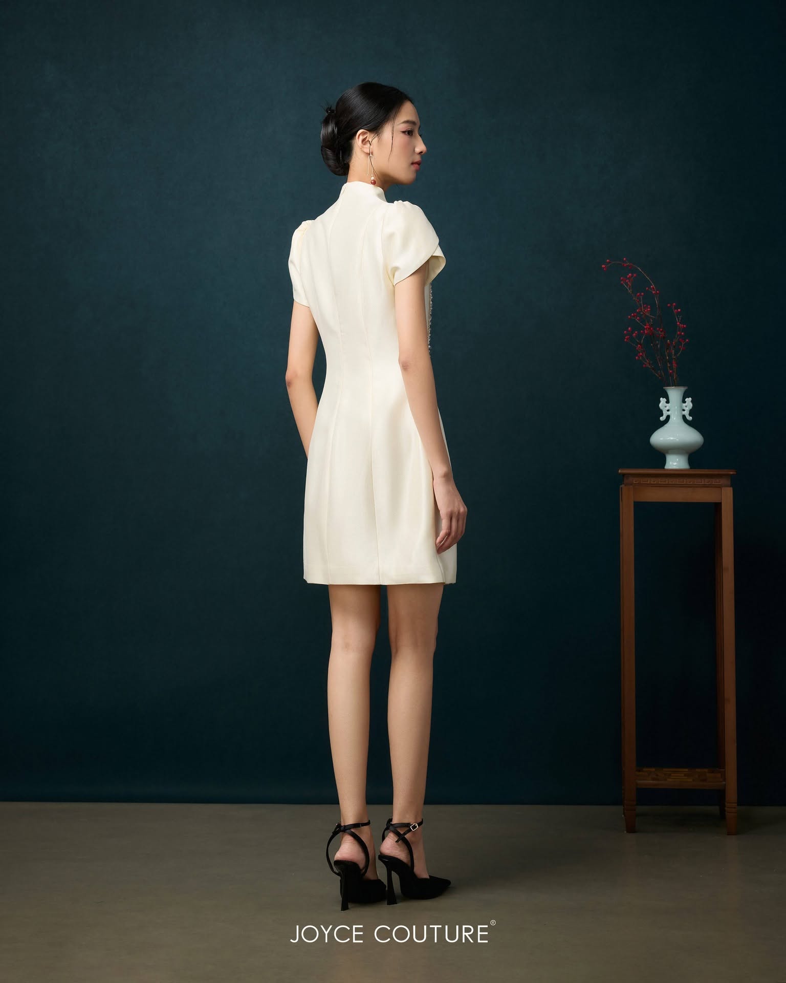 精致的珠饰点缀公主袖连身裙 D0096