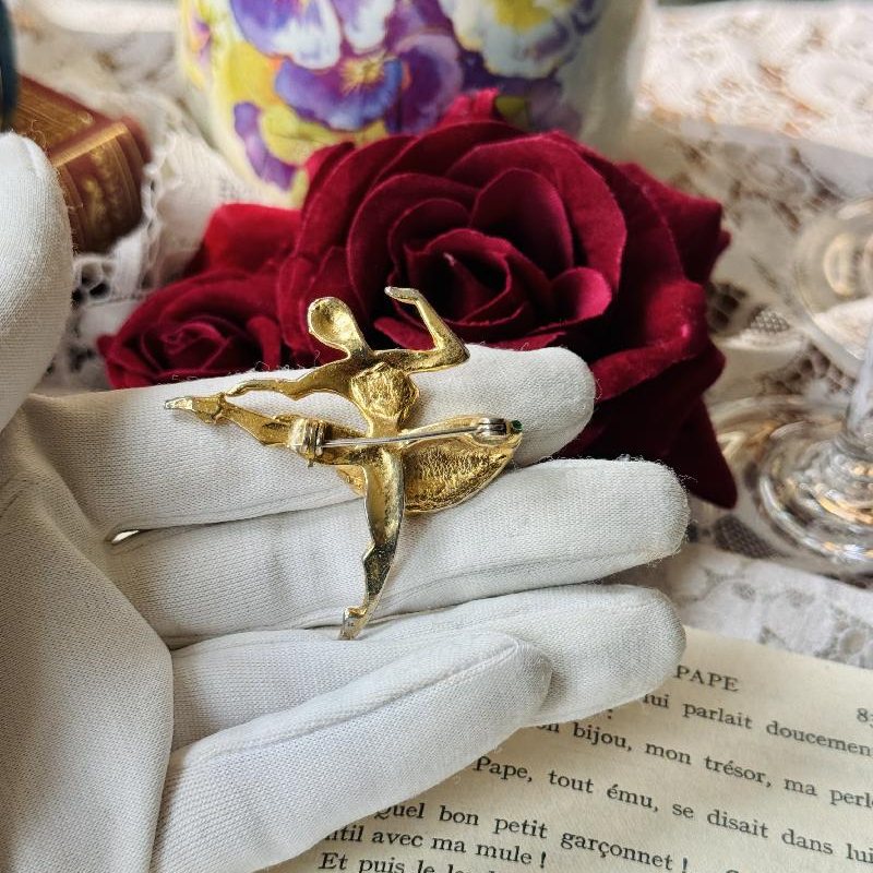 Vintage Elegant Bejeweled Ballerina Golden Brooch (MT2364)