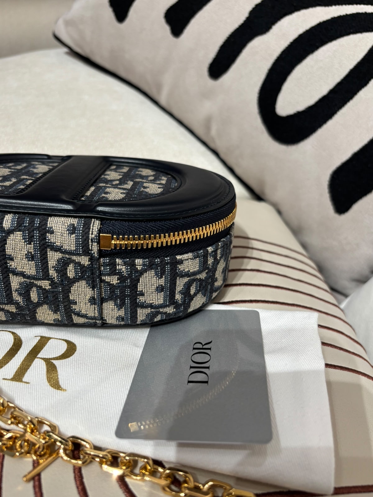 DIOR CD Signature Oval Camera Bag CHRISTIAN DIOR 100%Authentic, 98%New  ✅收據✅Certificate ✅dust bag  