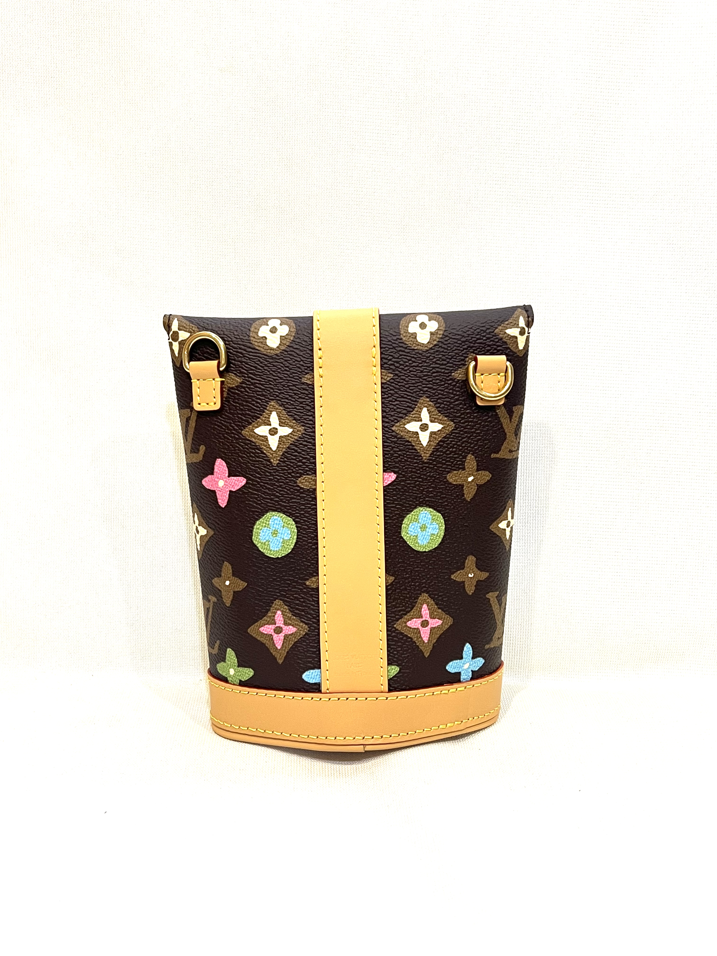 Pre-Owned LV Envelope Pouch / Product Code: 26041655