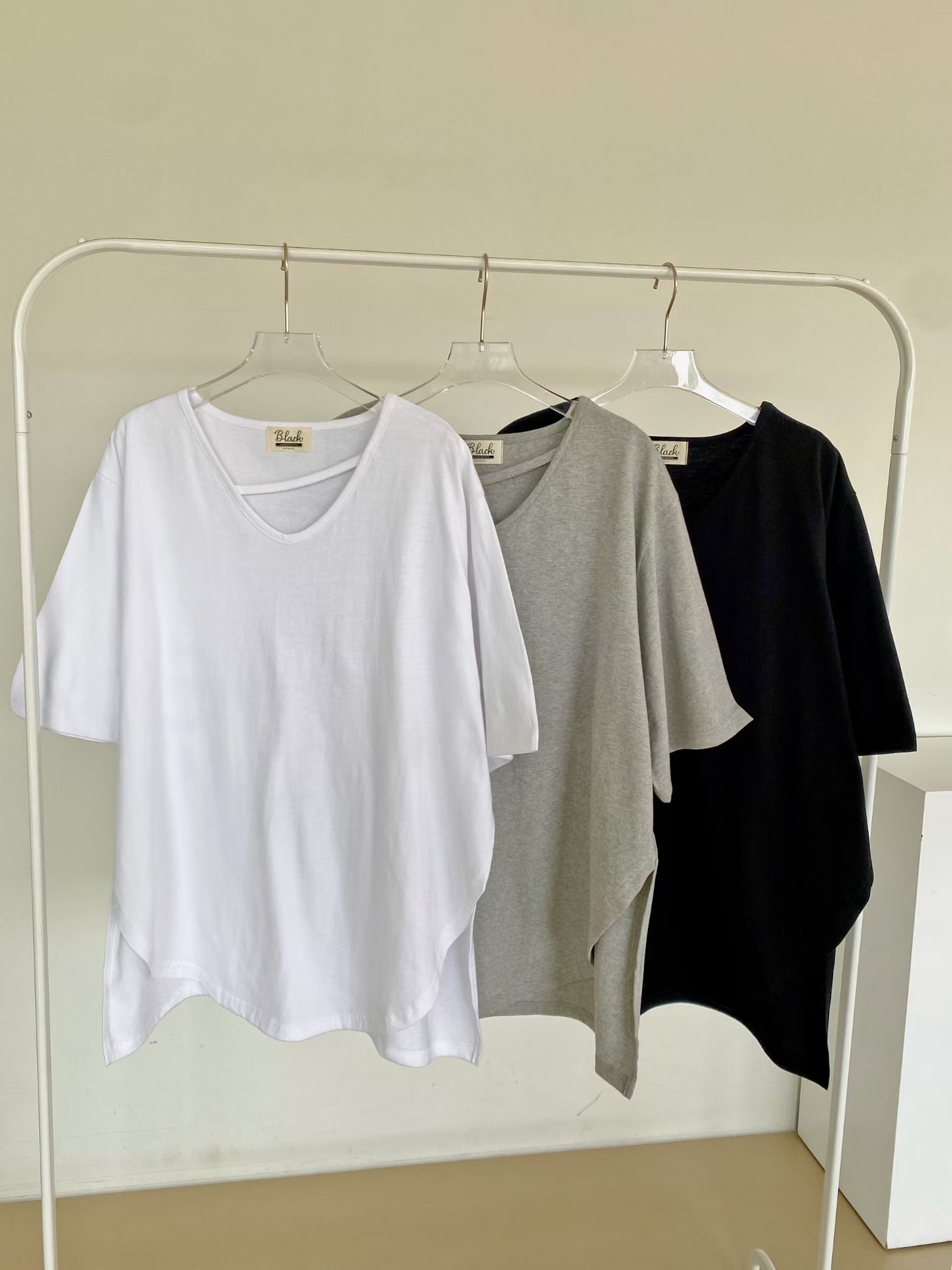 NB28 領口一劃淨色Tee 