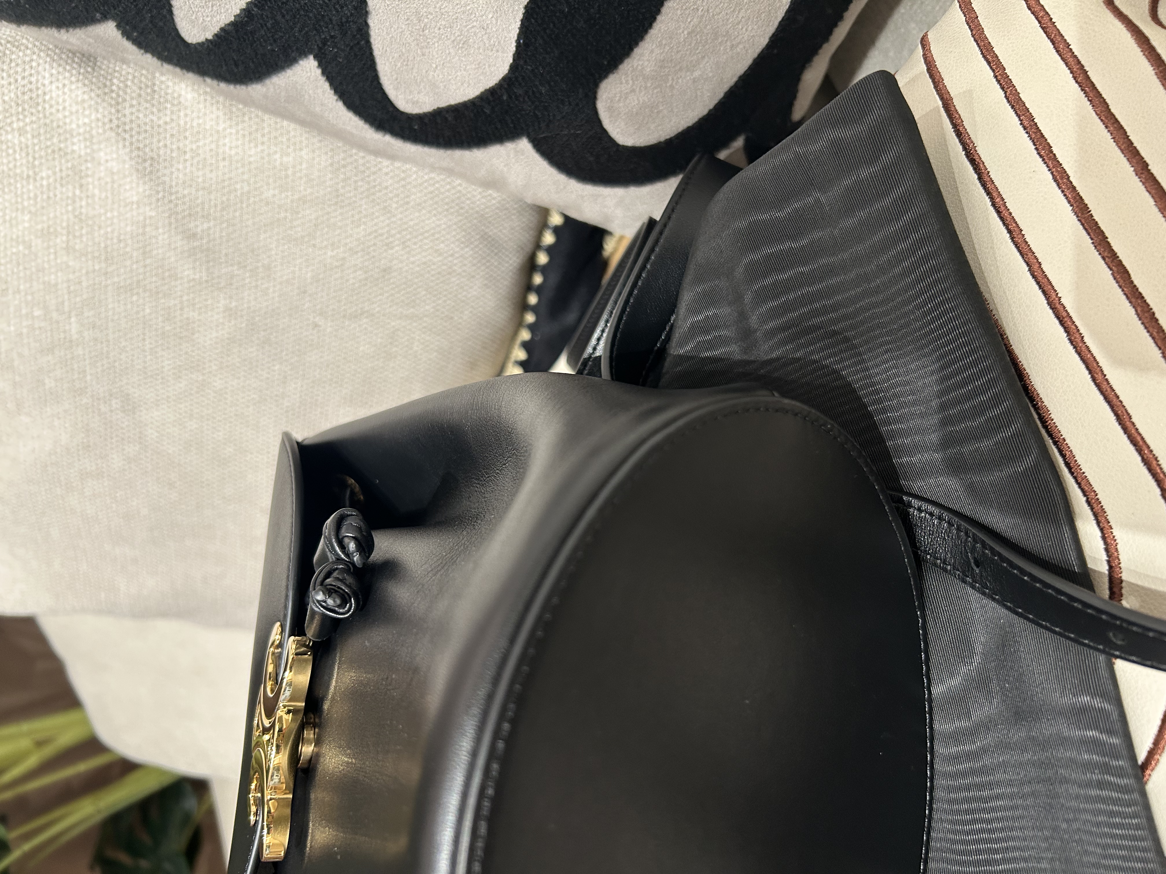 Celine Bonnie Backpack 黑色金扣 100%Authentic, 98%New ✅Dust bag