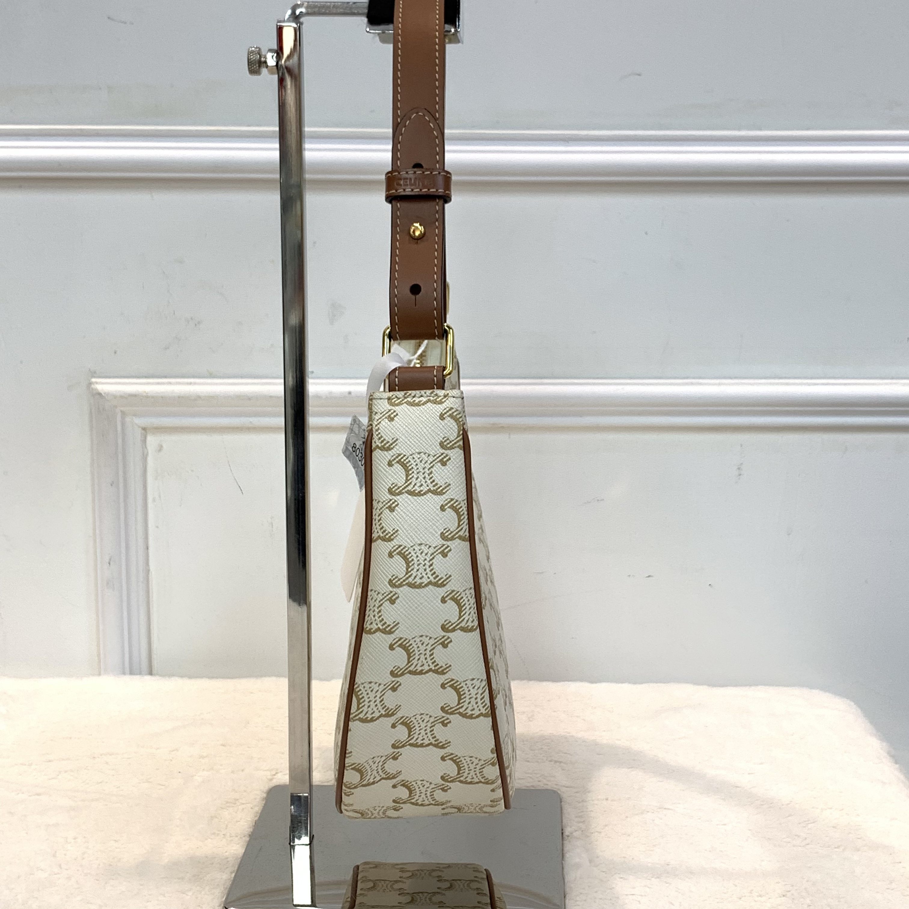 celine triomphe ava凱旋扣腋下包 