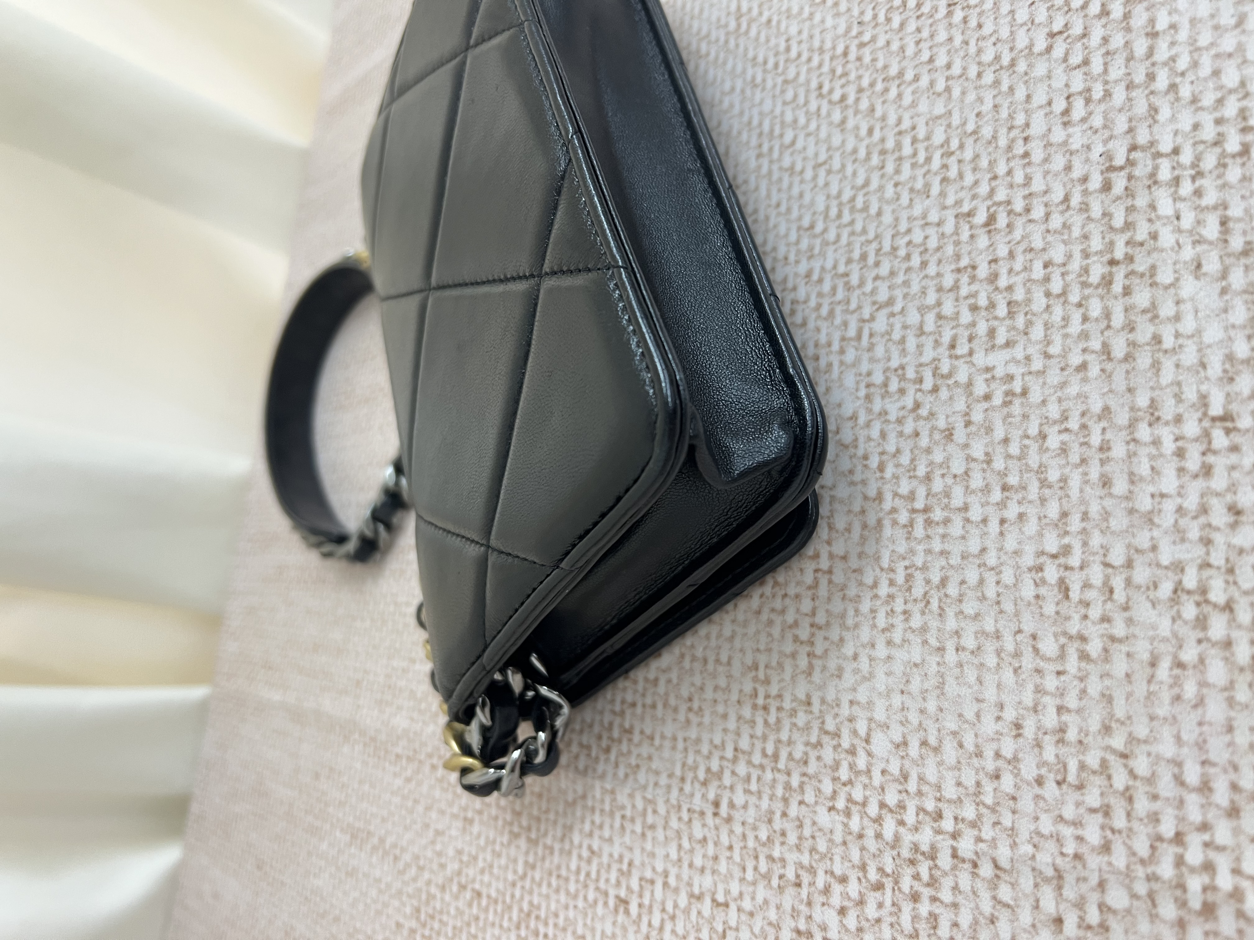 Pre-owned Chanel 19 WOC/ Product Code: 26031304