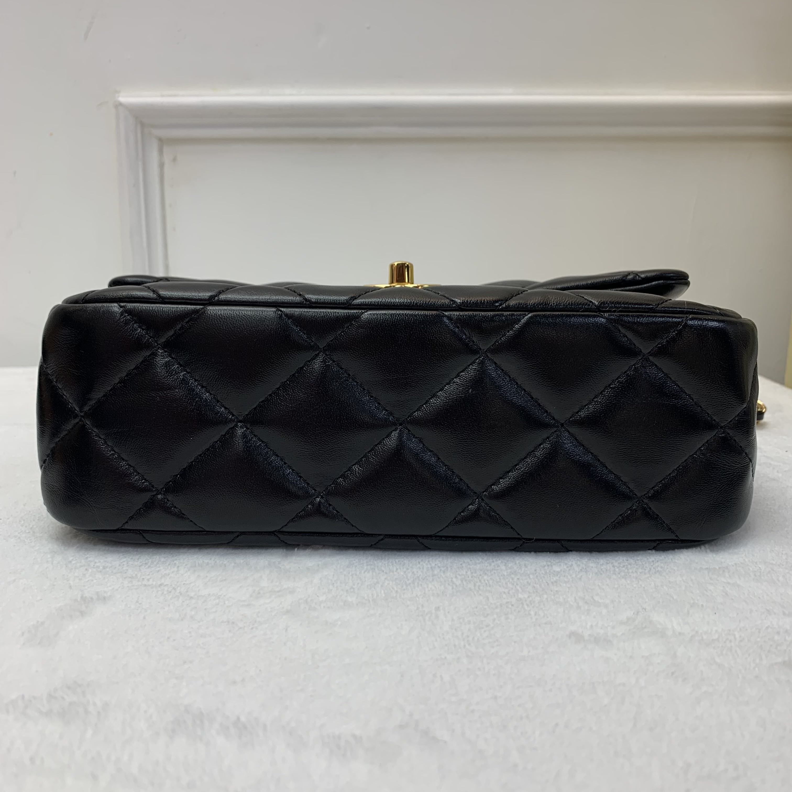 Chanel Classic hand bag經典保值款🖤