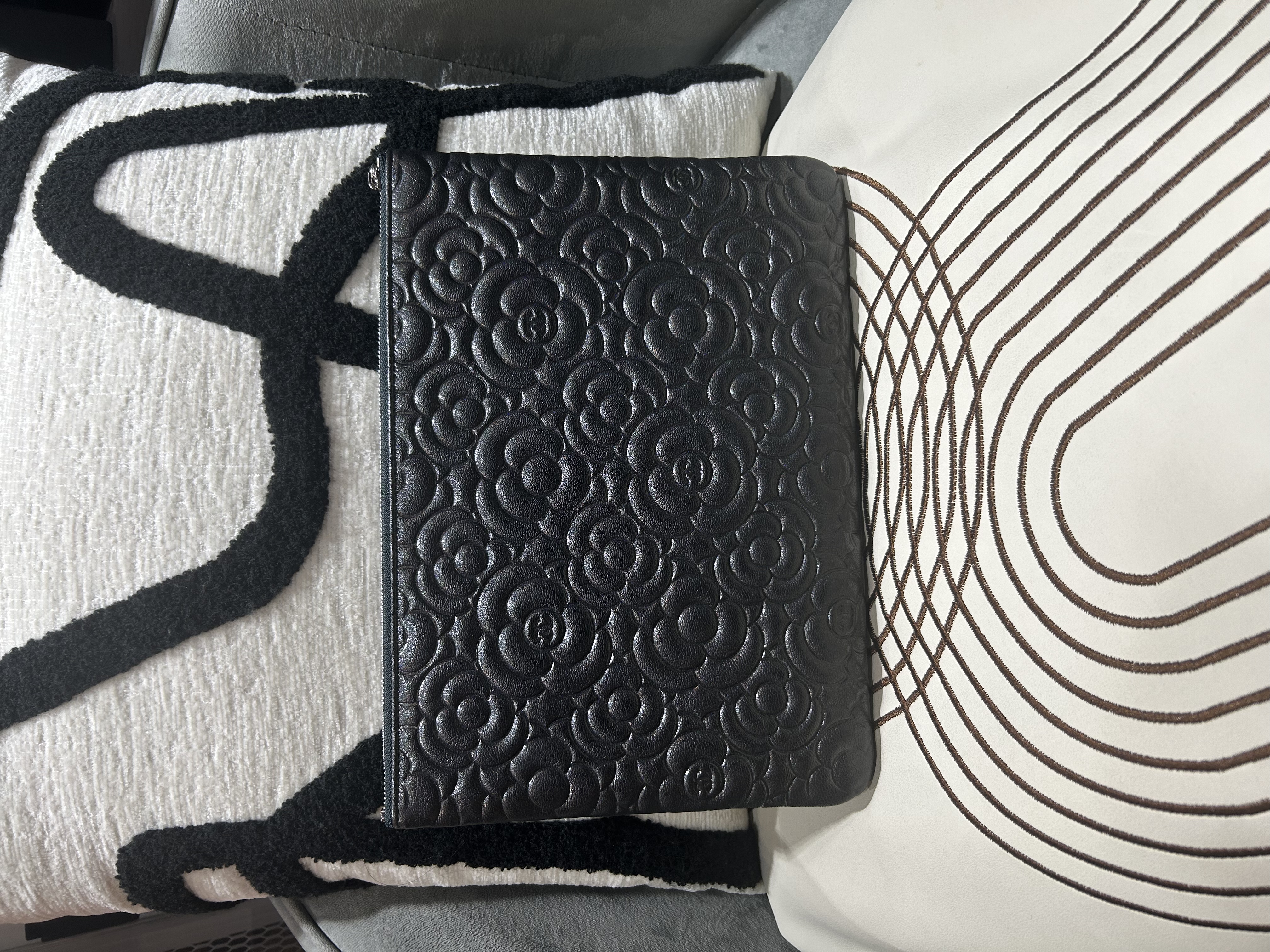 未使用品 Chanel zip pouch 灰色山茶花牛皮Clutch Bag 收納包 100%Authentic, Unused未使用品 ✅28Card