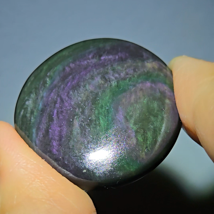 Velvet obsidian cabochon with intense chatoyance - OB16