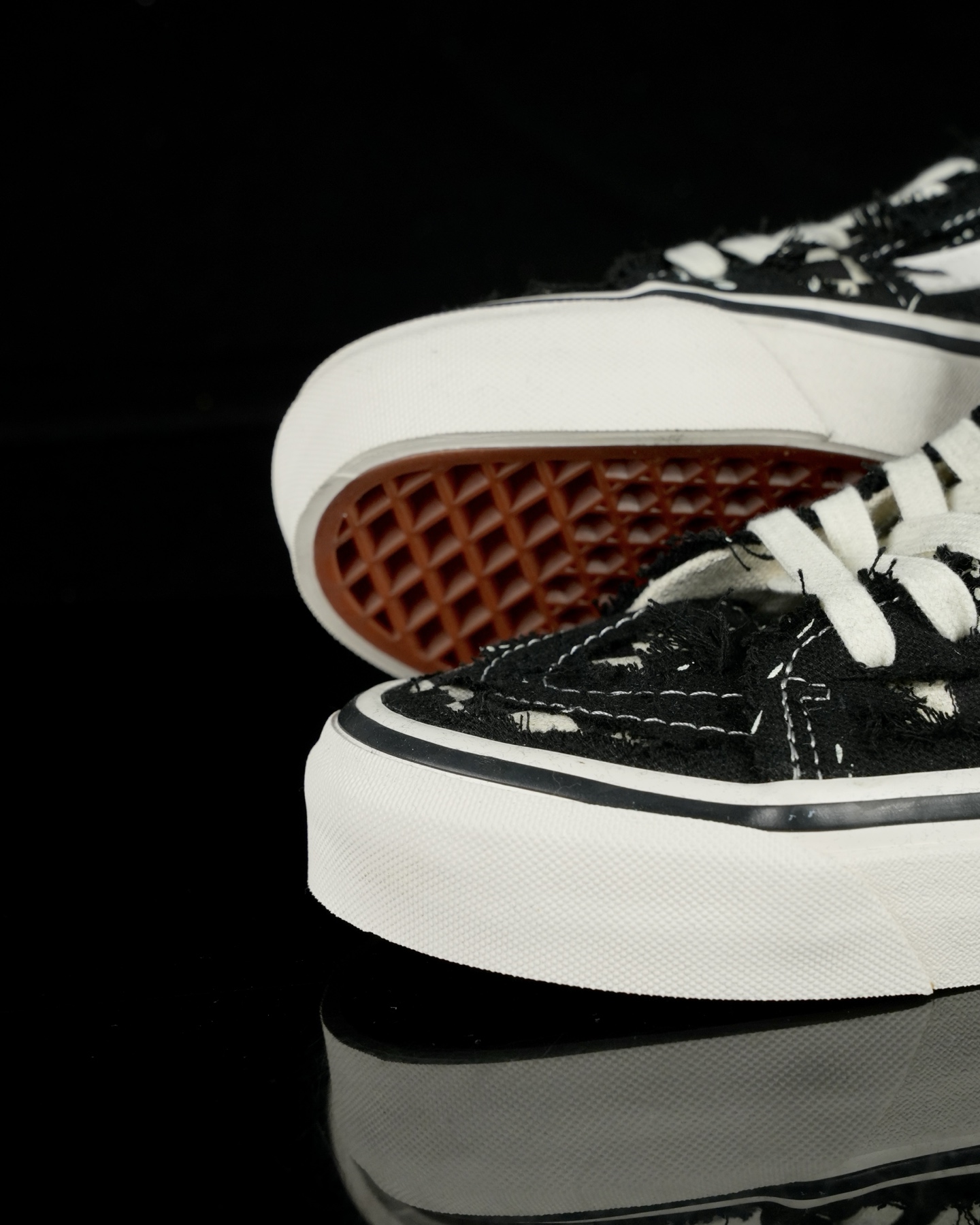 Vans x Invincible Sk8-Mid Reissue