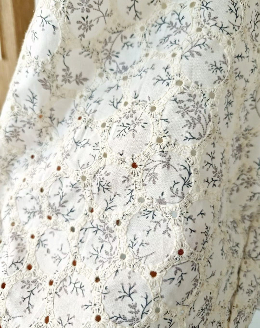 日系花葉刺繡print Top 