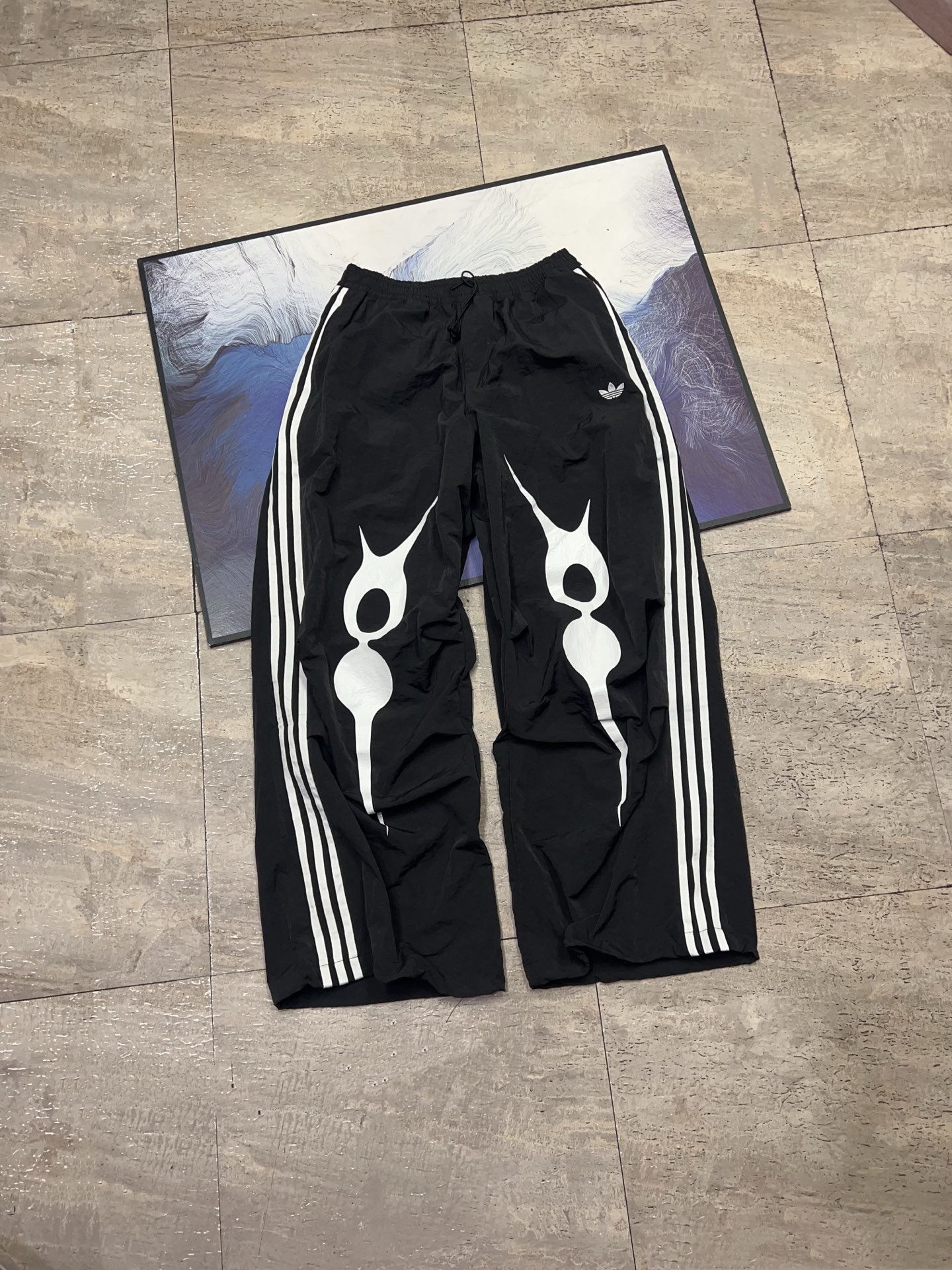 Adidas originals x OFFGOD 休閒闊腿褲