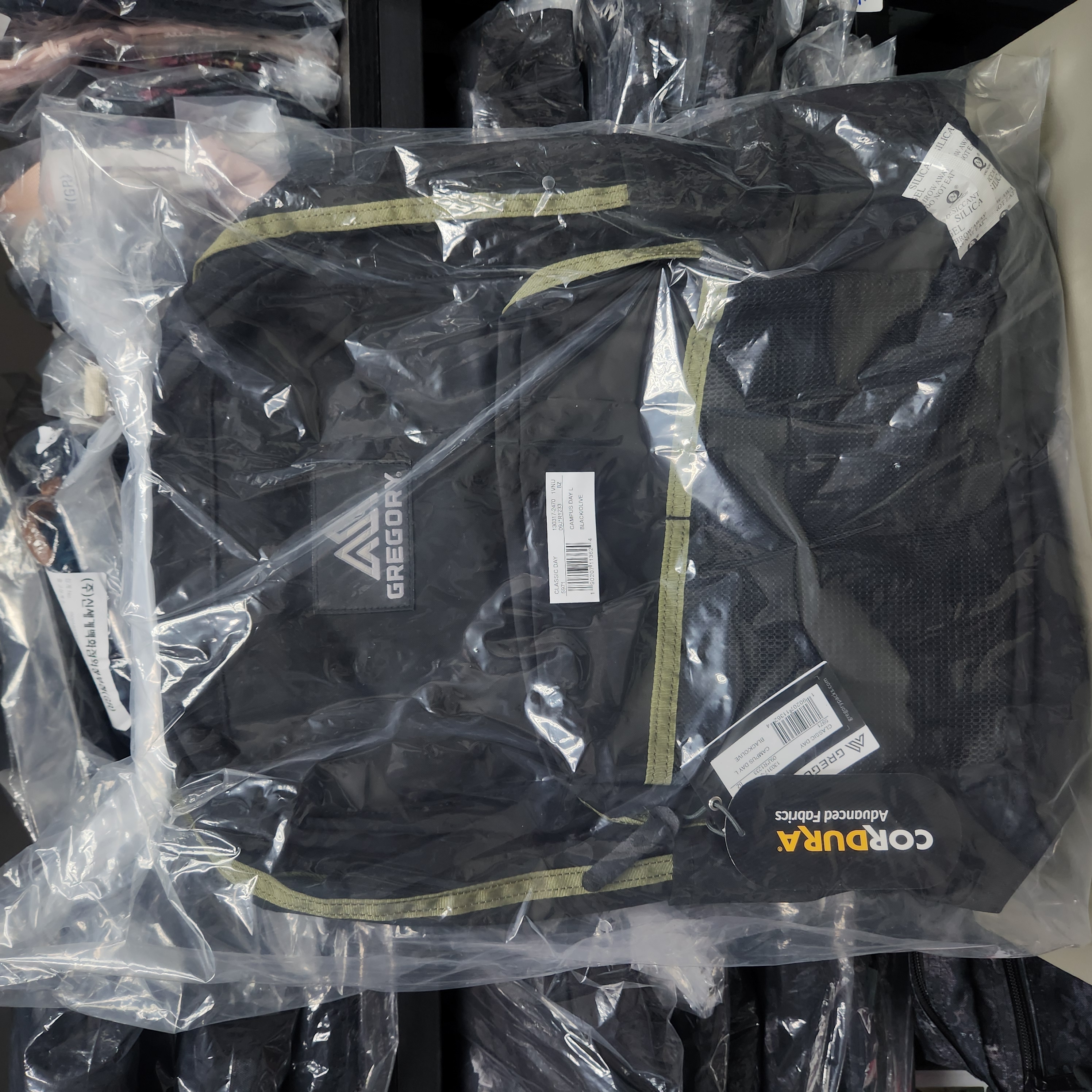 【售罄】GREGORY CAMPUS DAY L BLACK OLIVE 30L【現貨36小時內寄出】