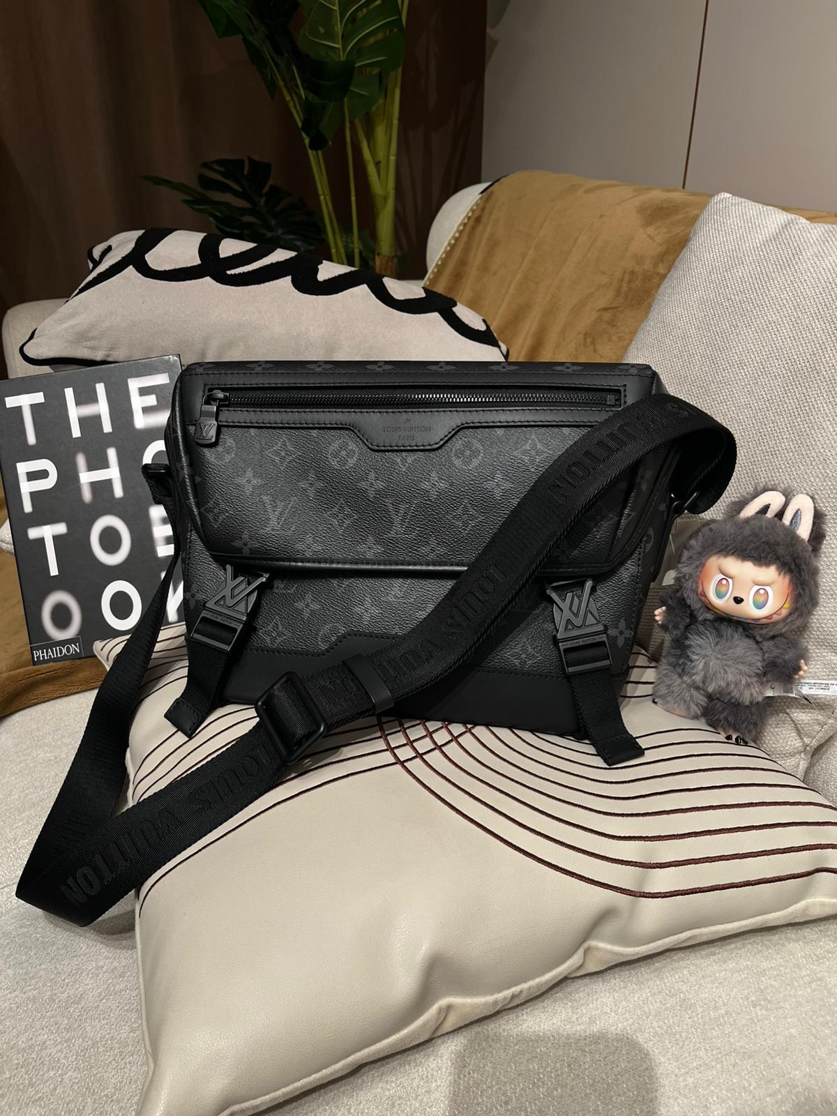 Lv Messenger Voyager PM M12517 NFC  100%Authentic,98%new✅dust bag 