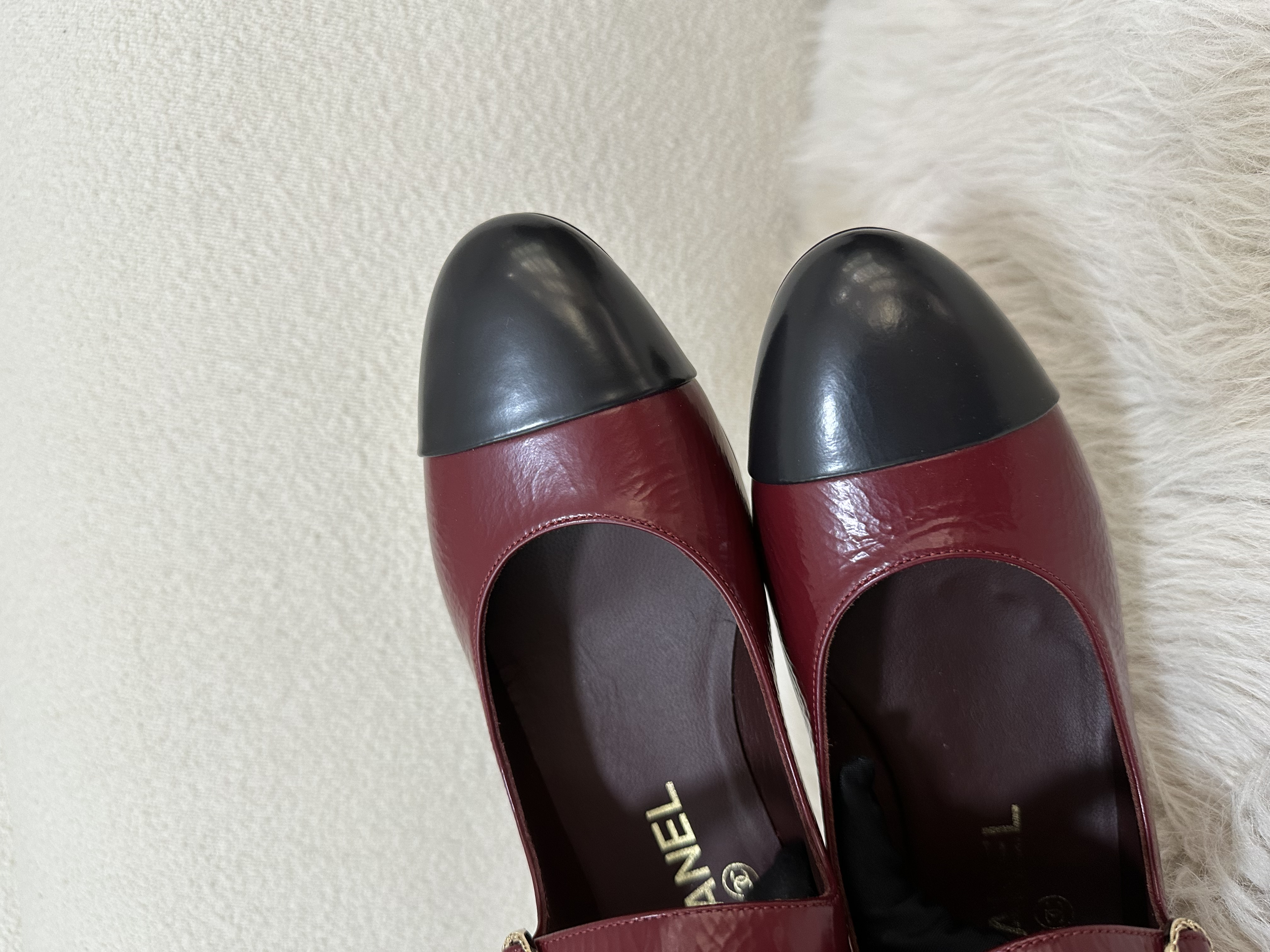 Unused Item Chanel Shiny Goatskin Cap Toe Mary Jane Pumps/ Product Code: 26022136