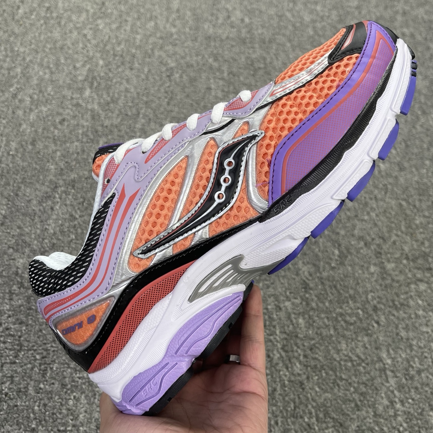 Saucony ProGrid Omni 9