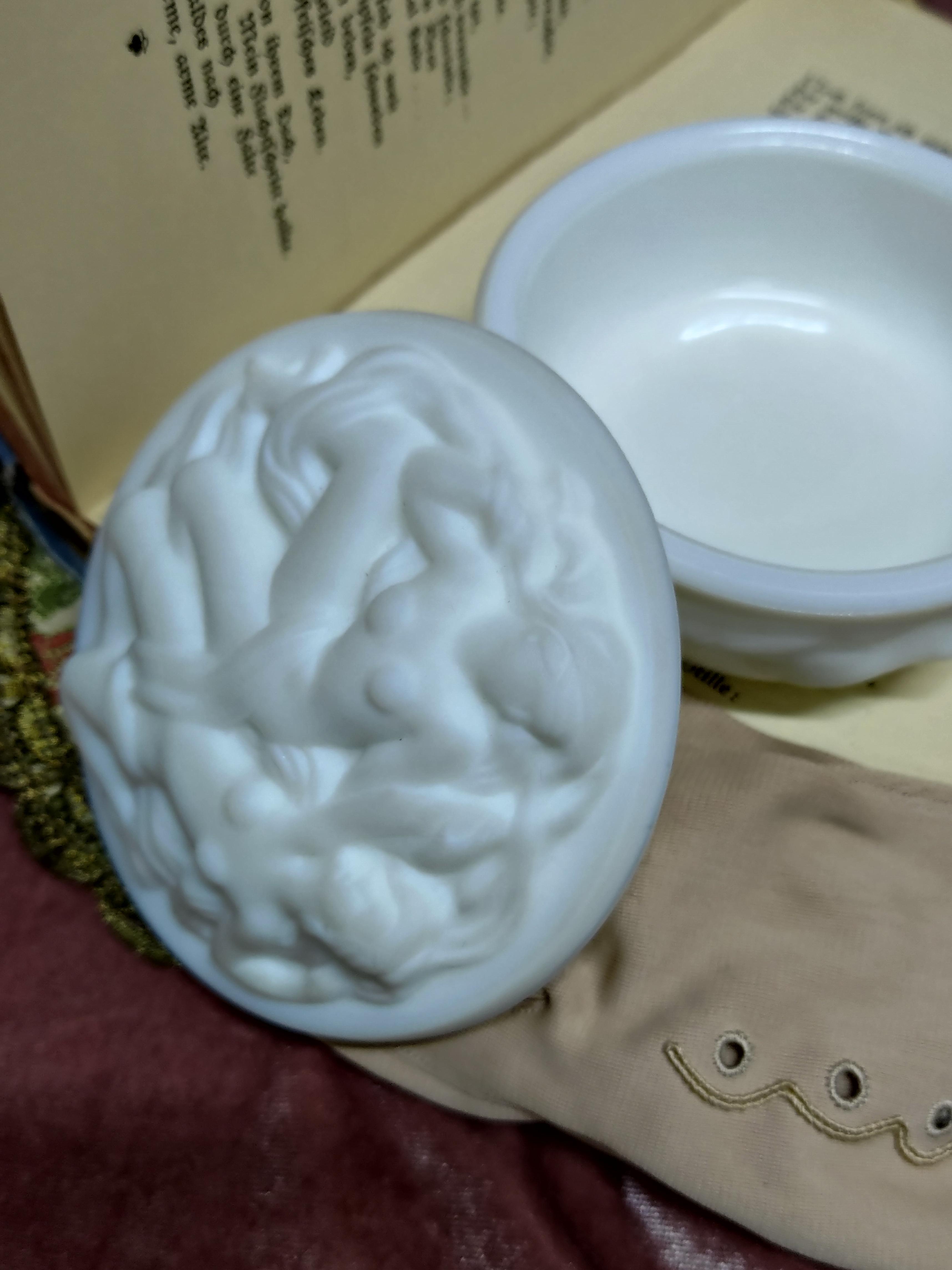 Rare! 1960s New Old Stock West German Nude Goddess 3D Sculpture Milk Glass Trinket Box(MZ017)
